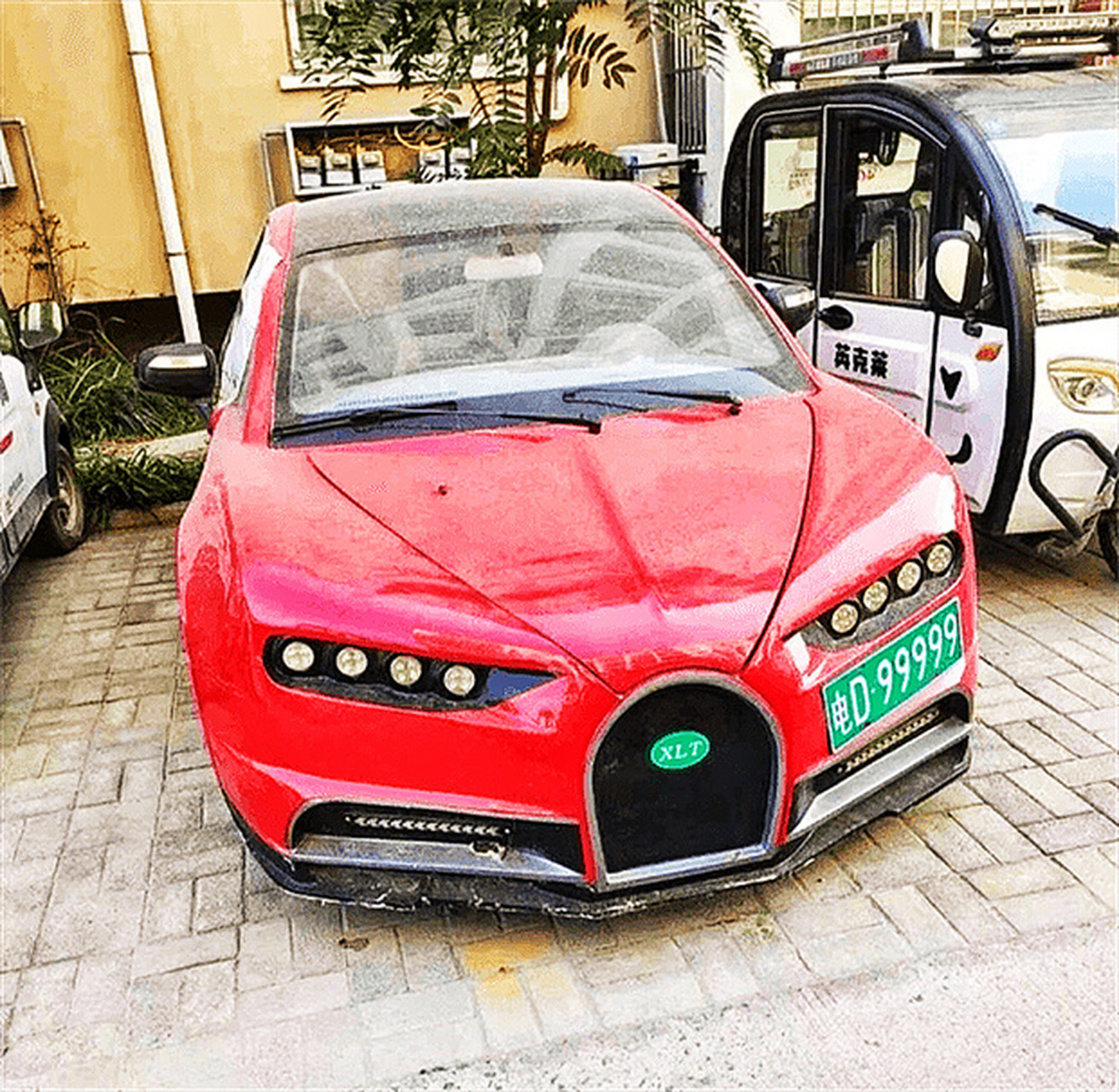 这车造型是布加迪吗?但又不像,更像老头乐!