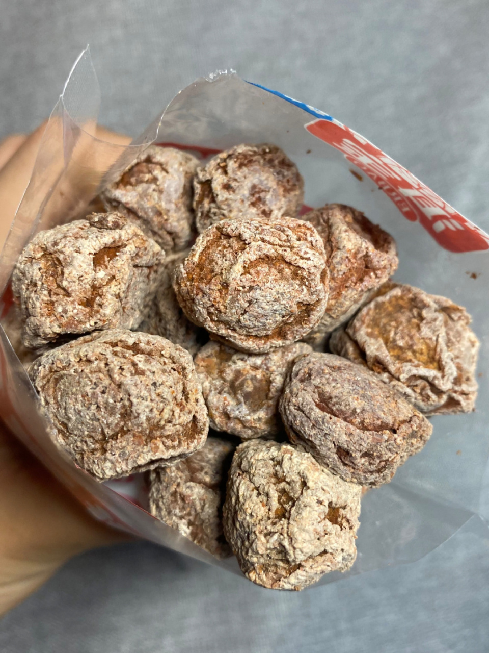 洱宝话梅!核比较大!我感觉可以含在嘴里一下午哈哈!很酸很过瘾!