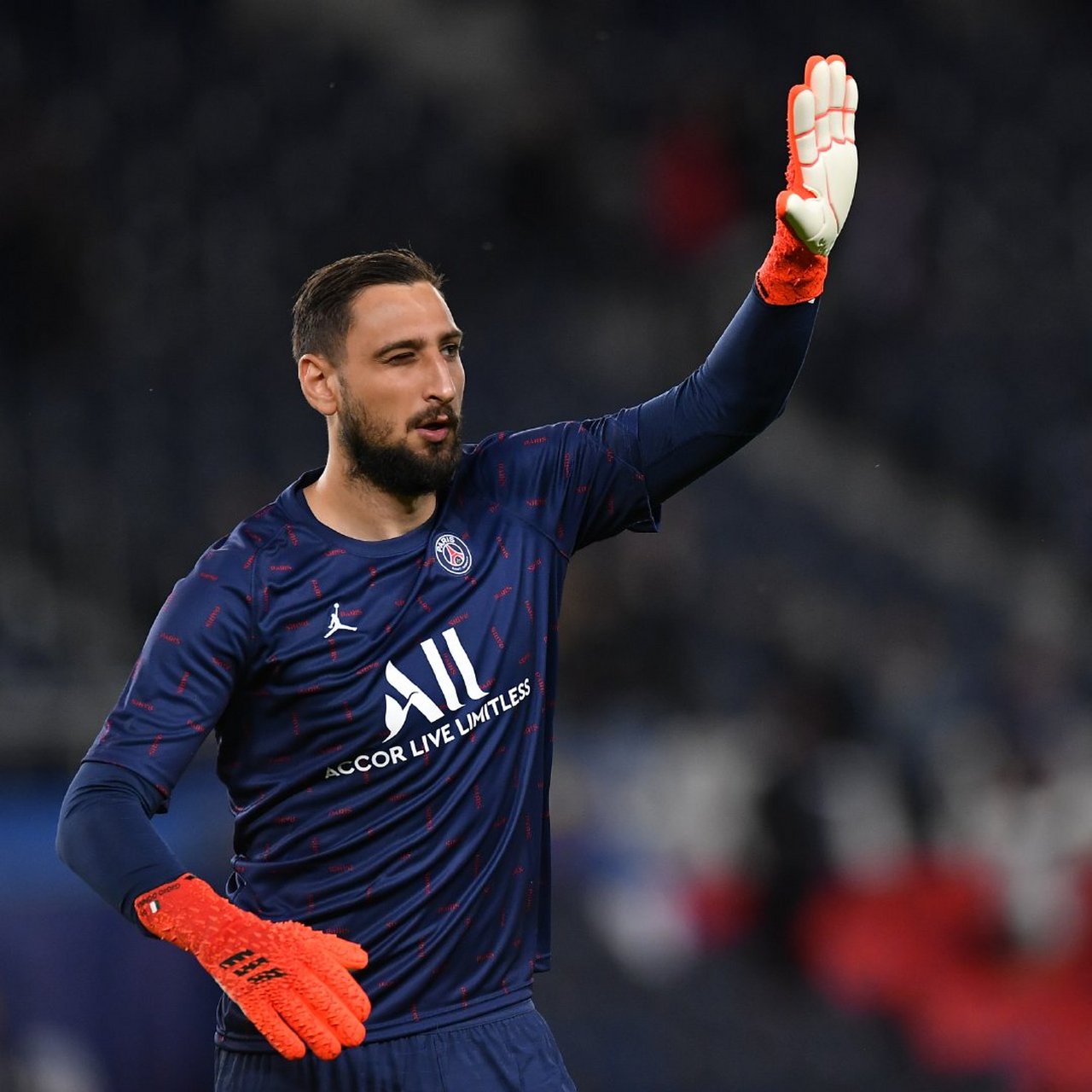 多纳鲁马:网上的讽刺把我整笑了 在欧冠小组赛第二轮巴黎圣日耳曼主场