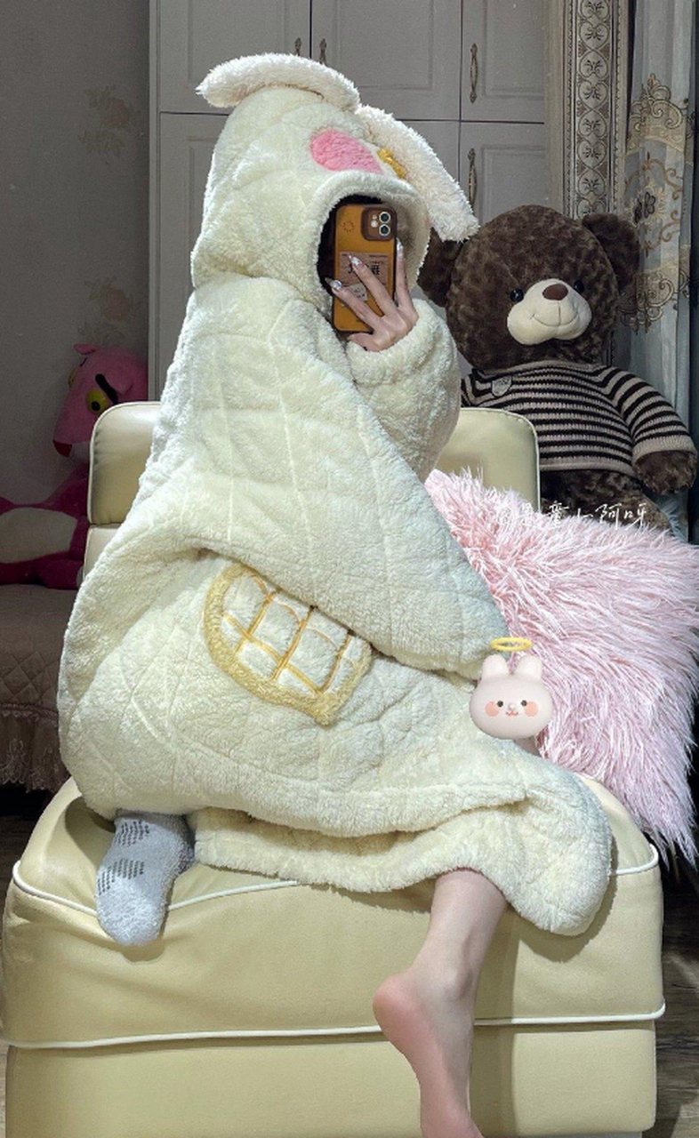 怎么只穿一只袜子呢?脚不冷呀?