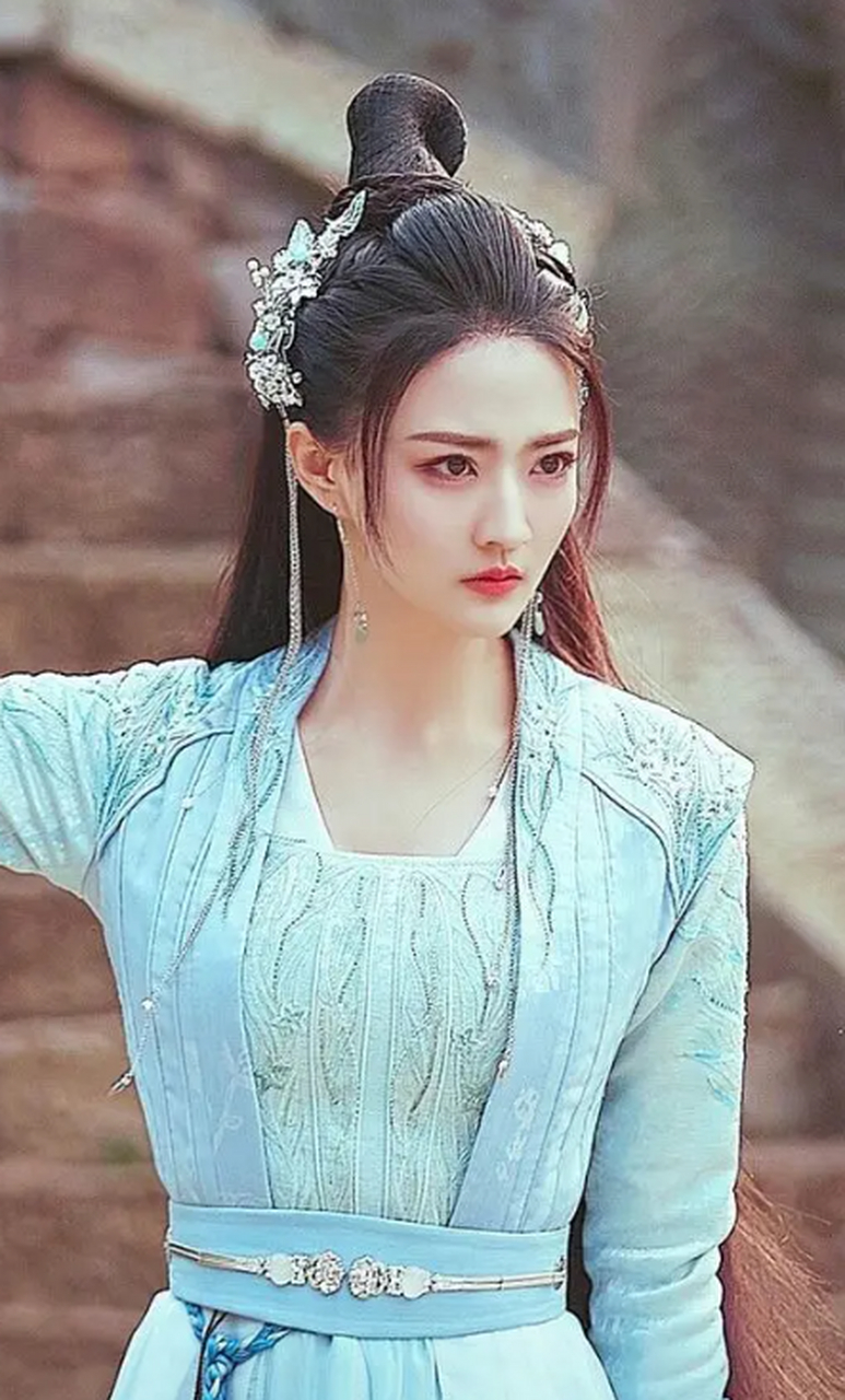徐璐饰演的柳梢,满满的少女感.