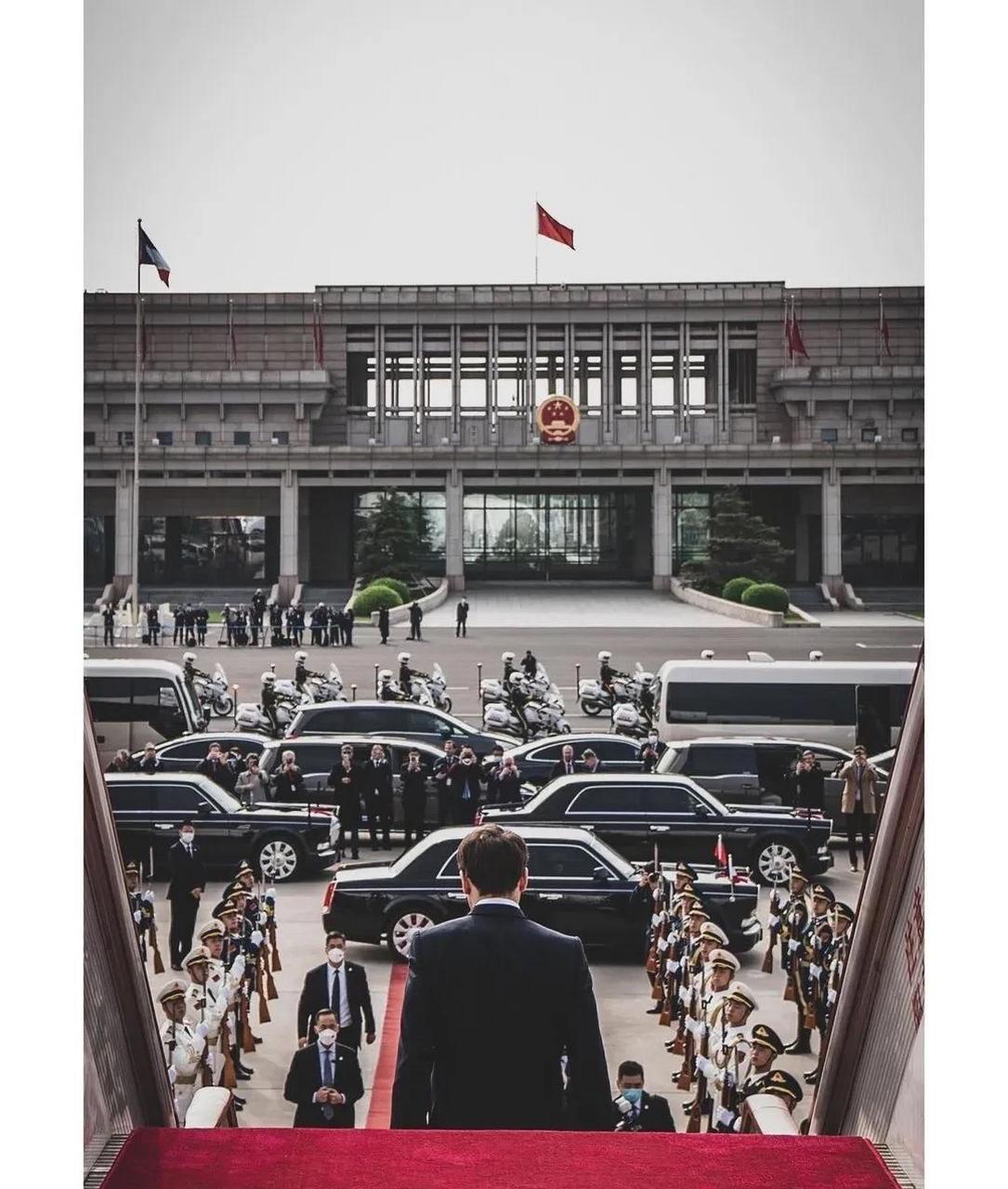 马克龙御用摄影师soazig de la moissonnière镜头下的马克龙,细节