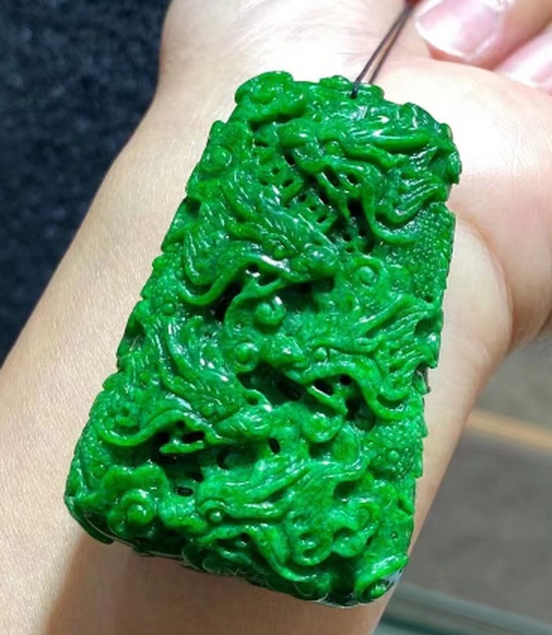 点击头像看直播##翡翠#这块九龙至尊龙牌,太霸气,尺寸56-37-15,是