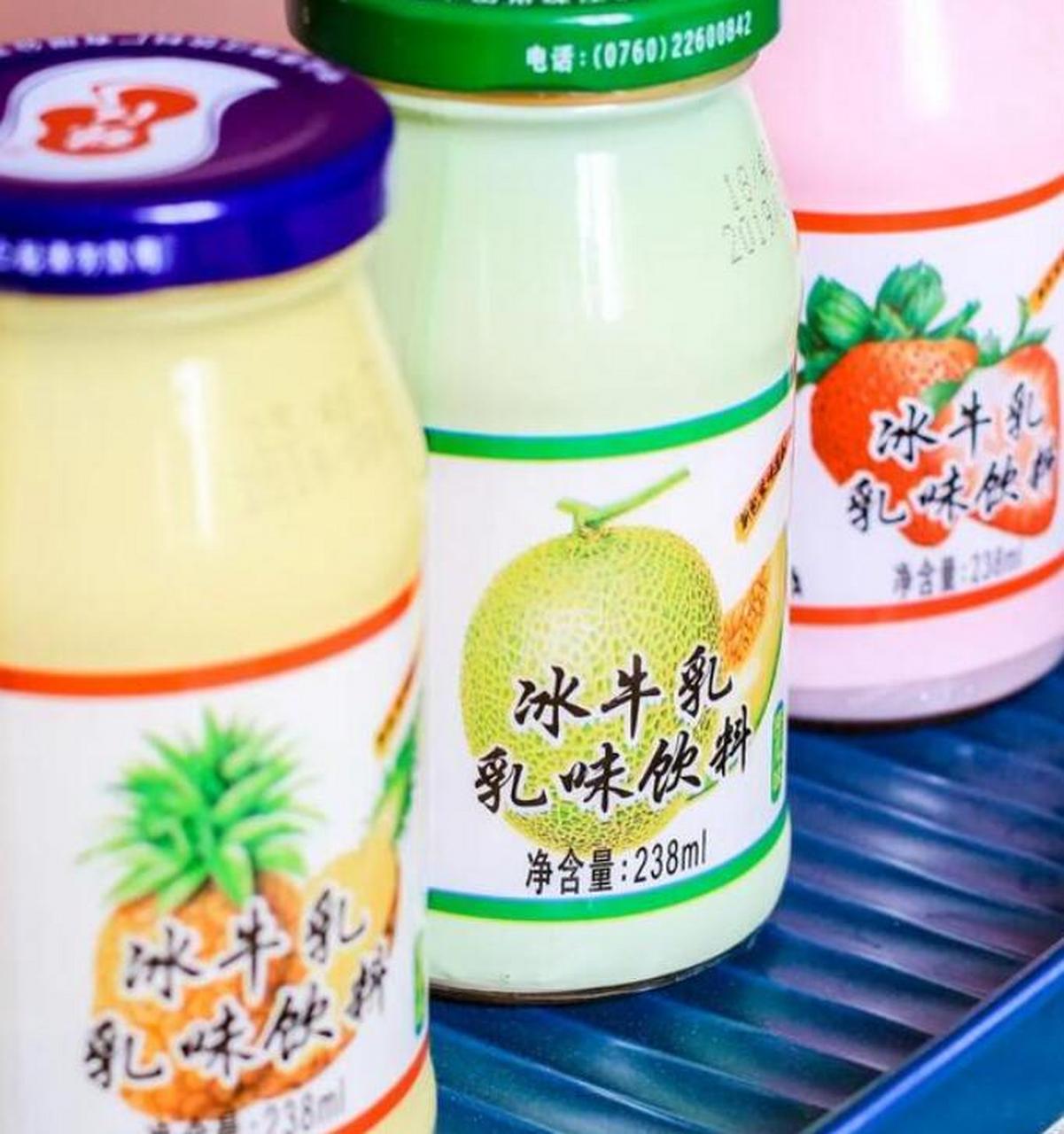 草莓味是我最喜欢的味道,夏天喝上一口在冰箱冰过的冰牛乳,清爽冰人!