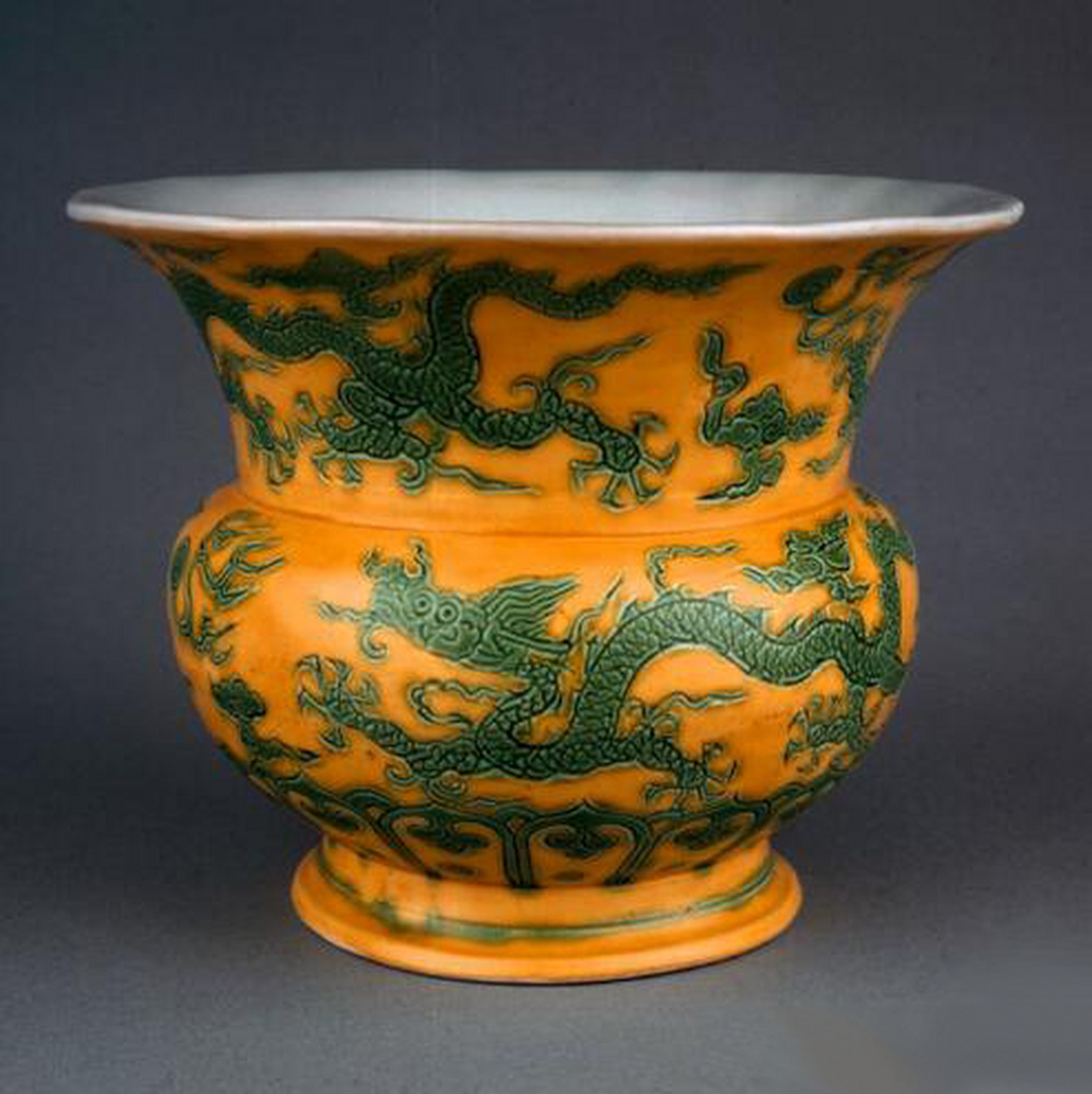 瓷器# 这是大英博物馆收藏的一组中国明代瓷器.