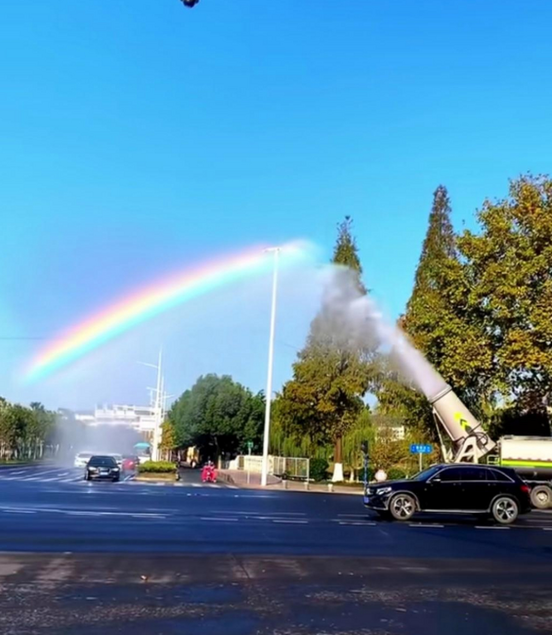 彩虹洒水车,再也不羡慕雨后的彩虹看不到了