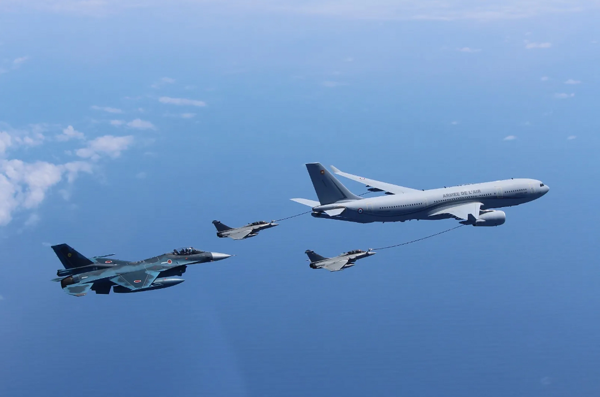 军情集结号# 法国空军a330 mrtt加油机,阵风战斗机与日本航空自卫觙f
