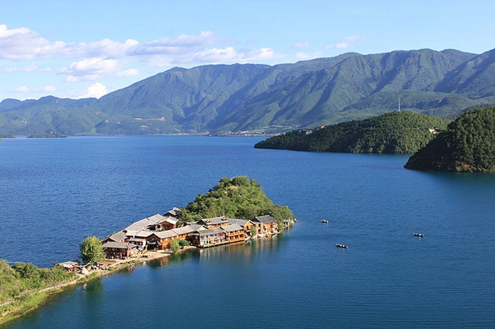 泸沽湖机场大巴图片