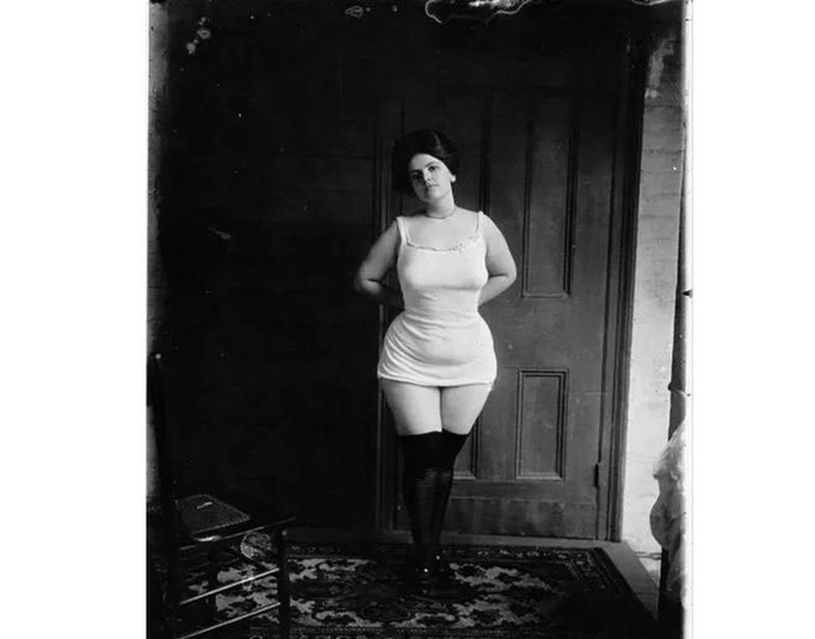 这样的场景不禁让人想起莫泊桑的小说《羊脂球》中的