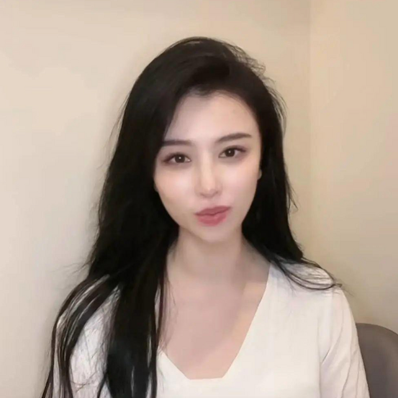 近日,演员葛天在直播时首次回应剧中"裤裆藏雷".