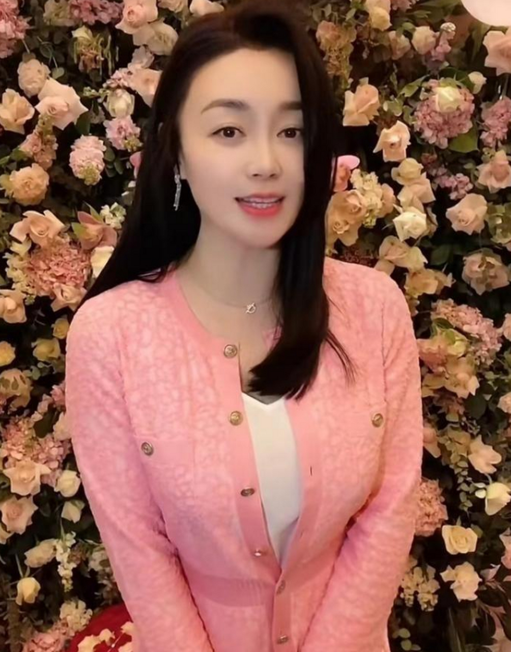 演员关婷娜:虽没结婚,但不代表没伴侣,女人一生不该只有婚姻!