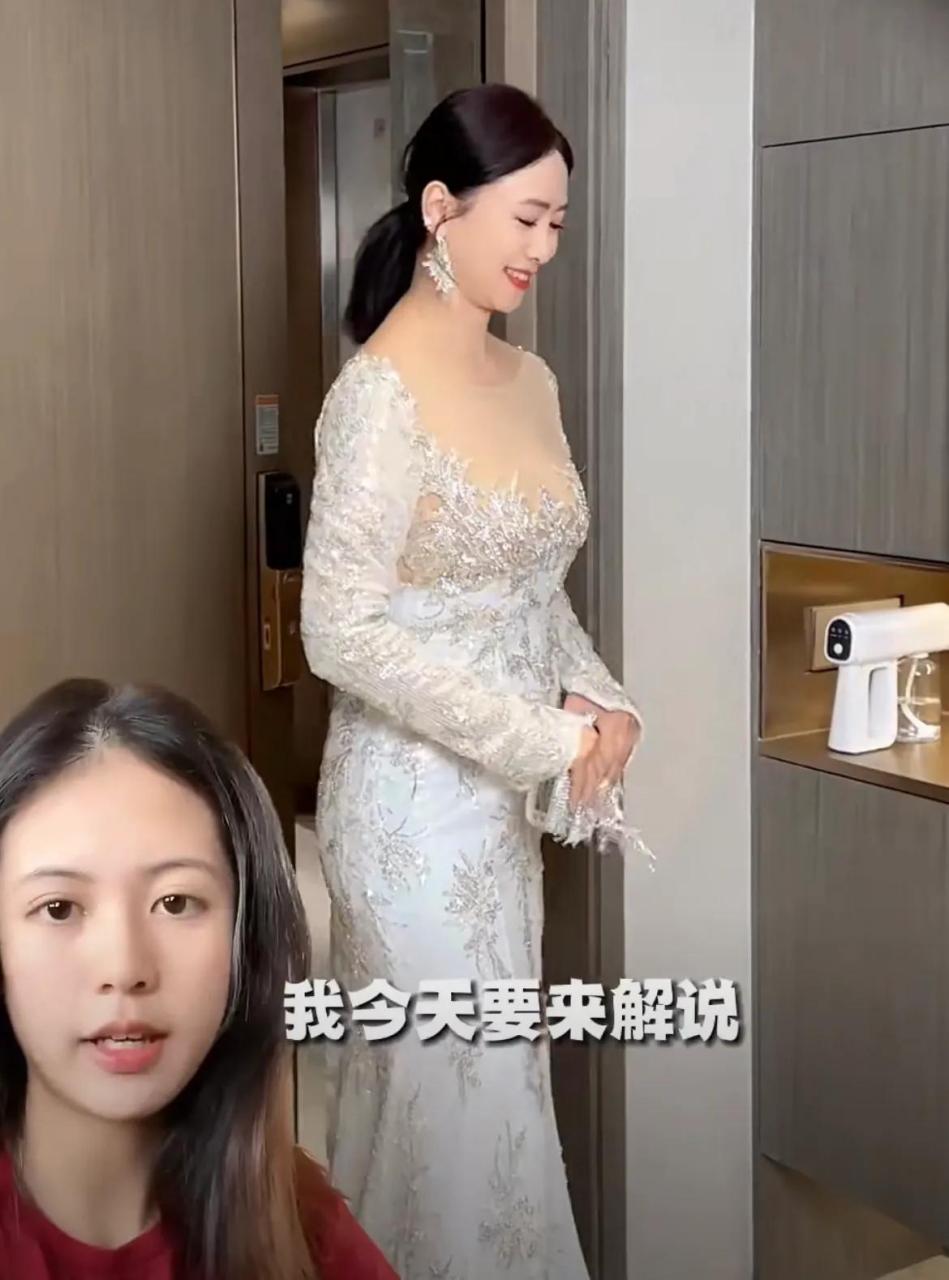 4月8日,香港知名演员翁虹15岁的女儿小水晶,突然登上了热搜,不过,和