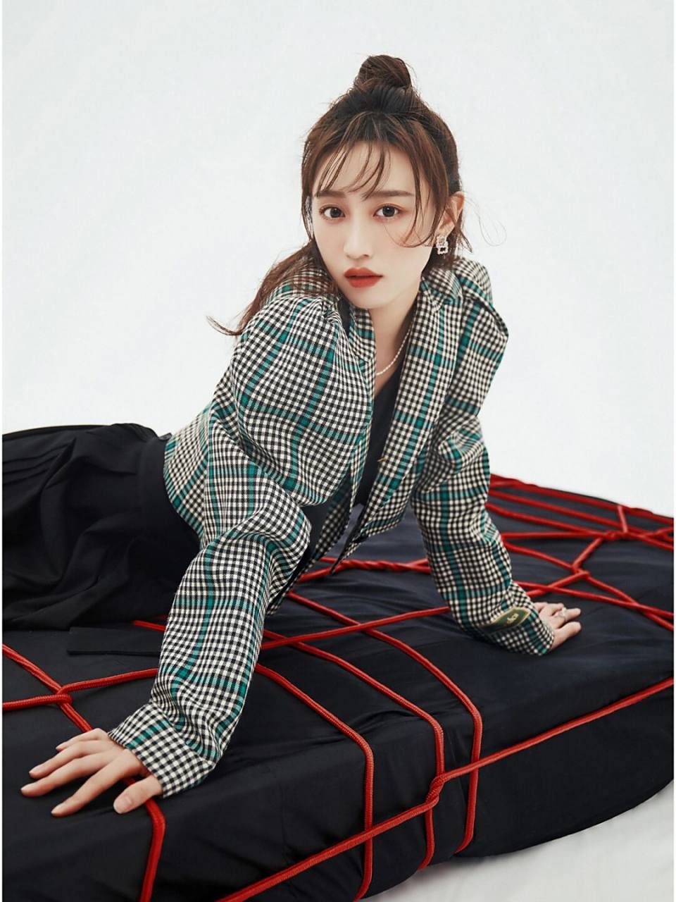 黄婷婷的杂志写真:魅力瞬间定格  当偶像在舞台上唱