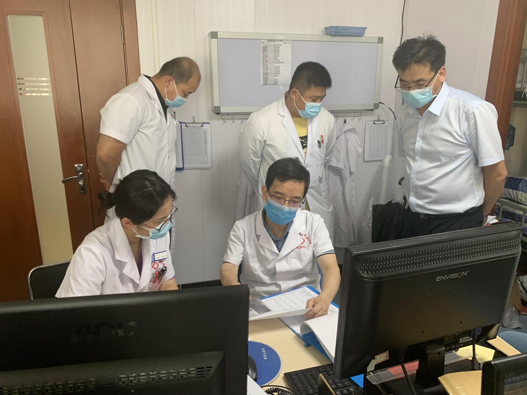 自我介绍一下,我是尹德海,就职于北京协和医院,我不是网红更不是明星