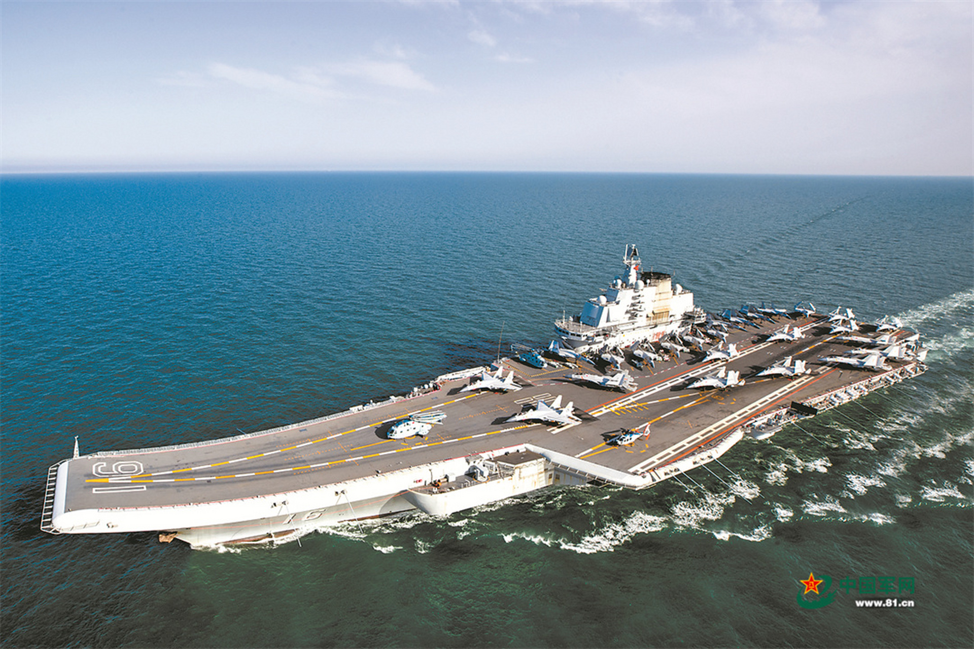 重温辽宁舰全甲板出击,24架歼