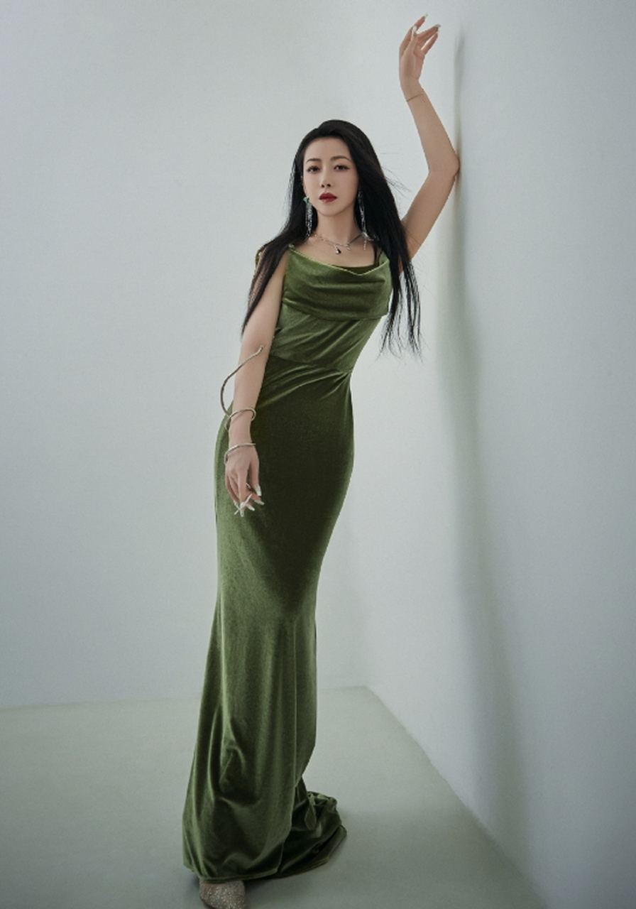 身材性感,颜值爆表的#陈紫函# 肤白貌美的容颜,清新甜美,丰满傲人的