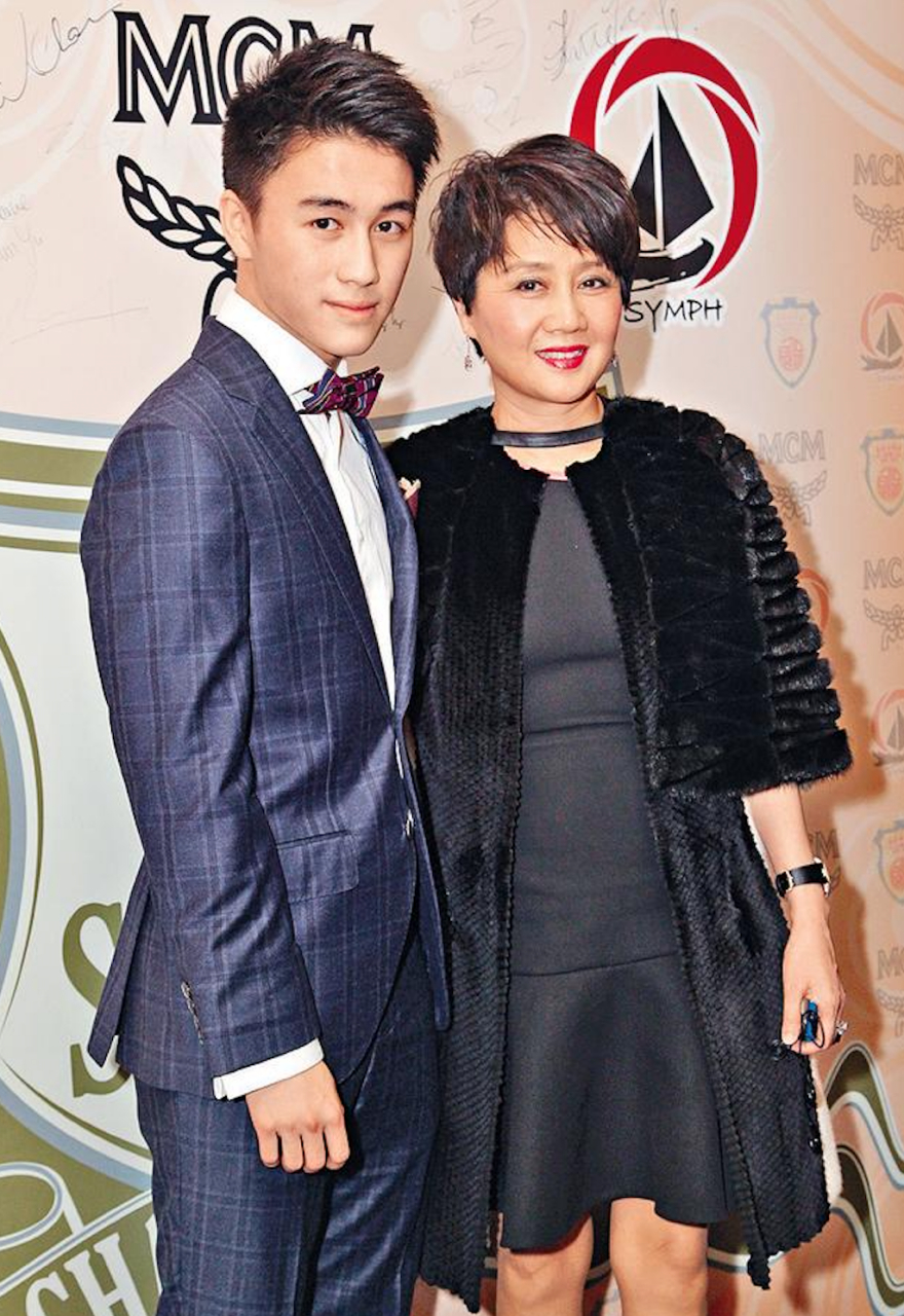 赌王何鸿燊四太家的保姆,买彩票中了3000万,保姆乐坏了,她问赌王的