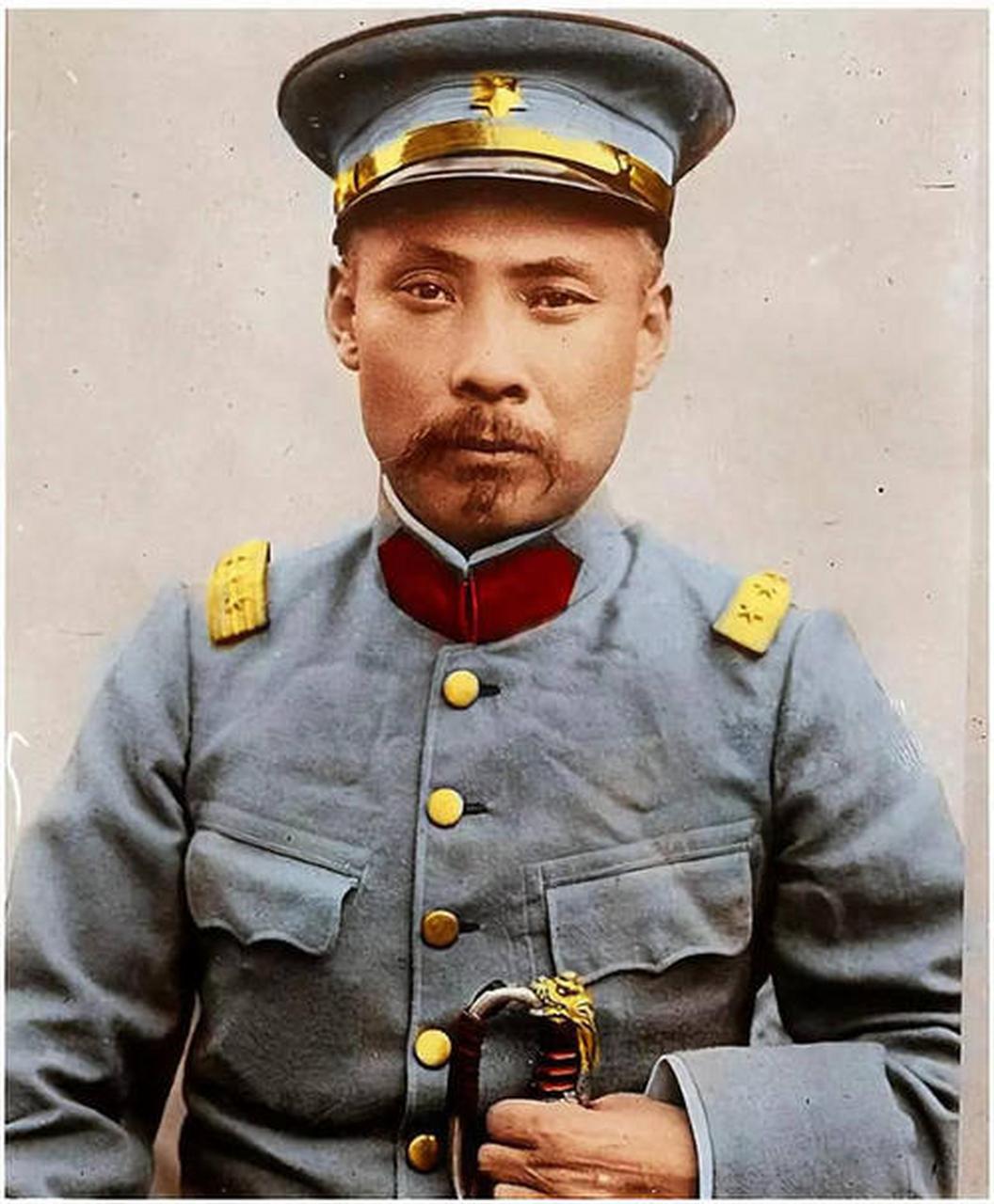 血案发生后,段祺瑞很快赶到现场,长跪不起,仰天长