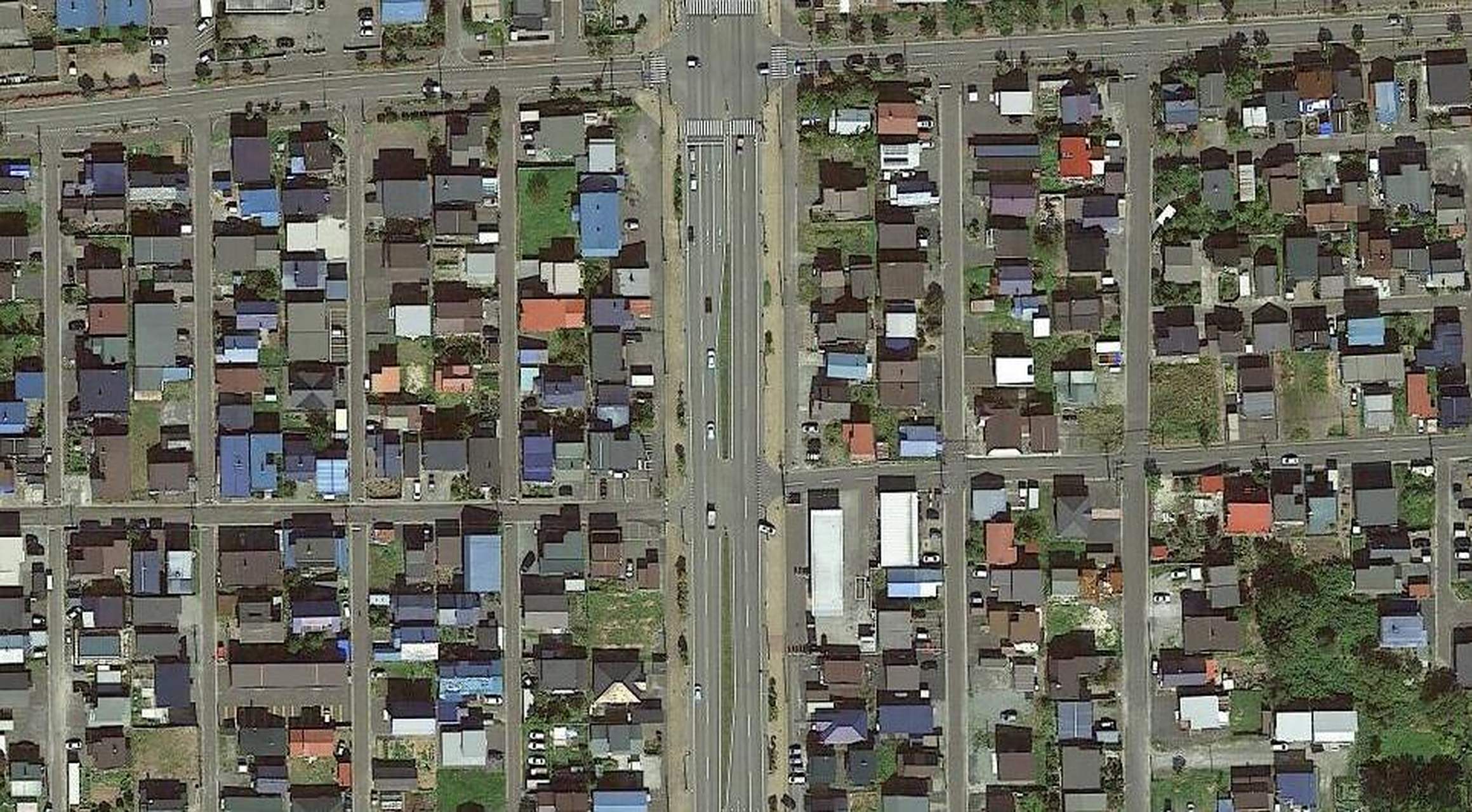 稚内市高楼很少,在马路上跑的汽车很少,可能这里没有早晚高峰吧?