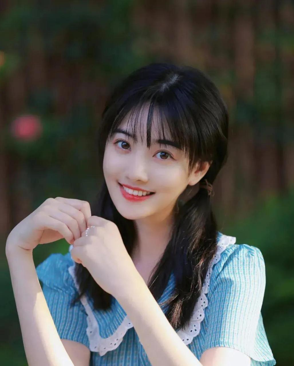 白昕怡,甜美可人的"治愈系"女神,太清纯可人了