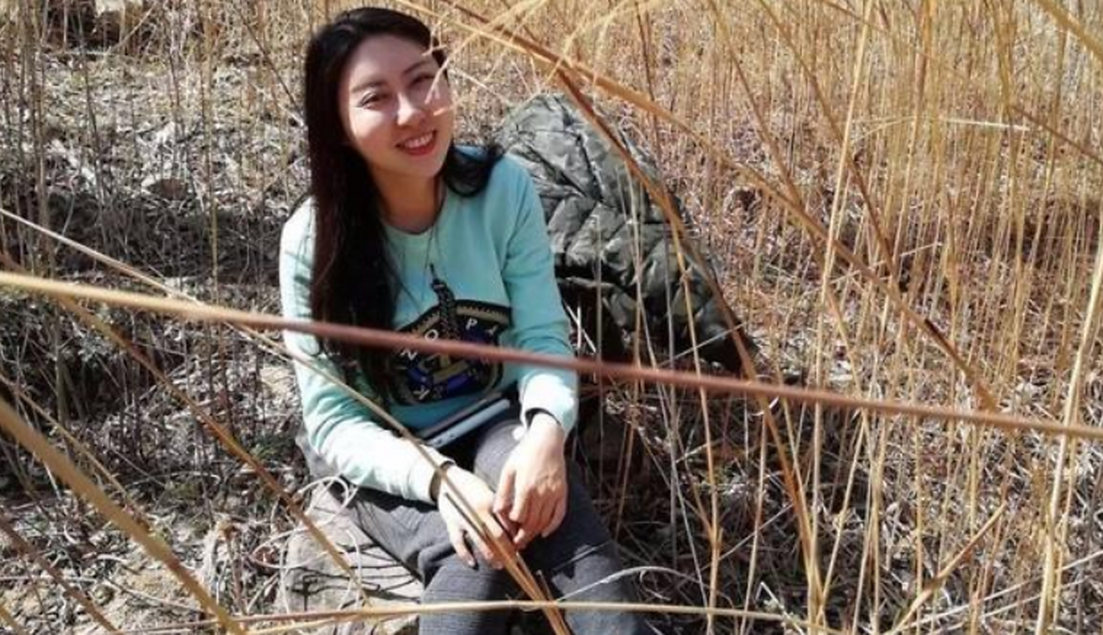 1978年农历腊月二十四日,贾平凹与韩俊芳在自己的单身宿舍结婚了.