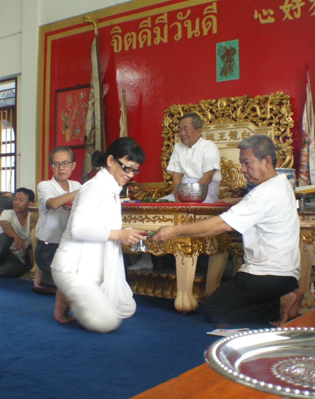 白龙王,梁朝伟认他当干爹,为何却对张国荣"见死不救"?