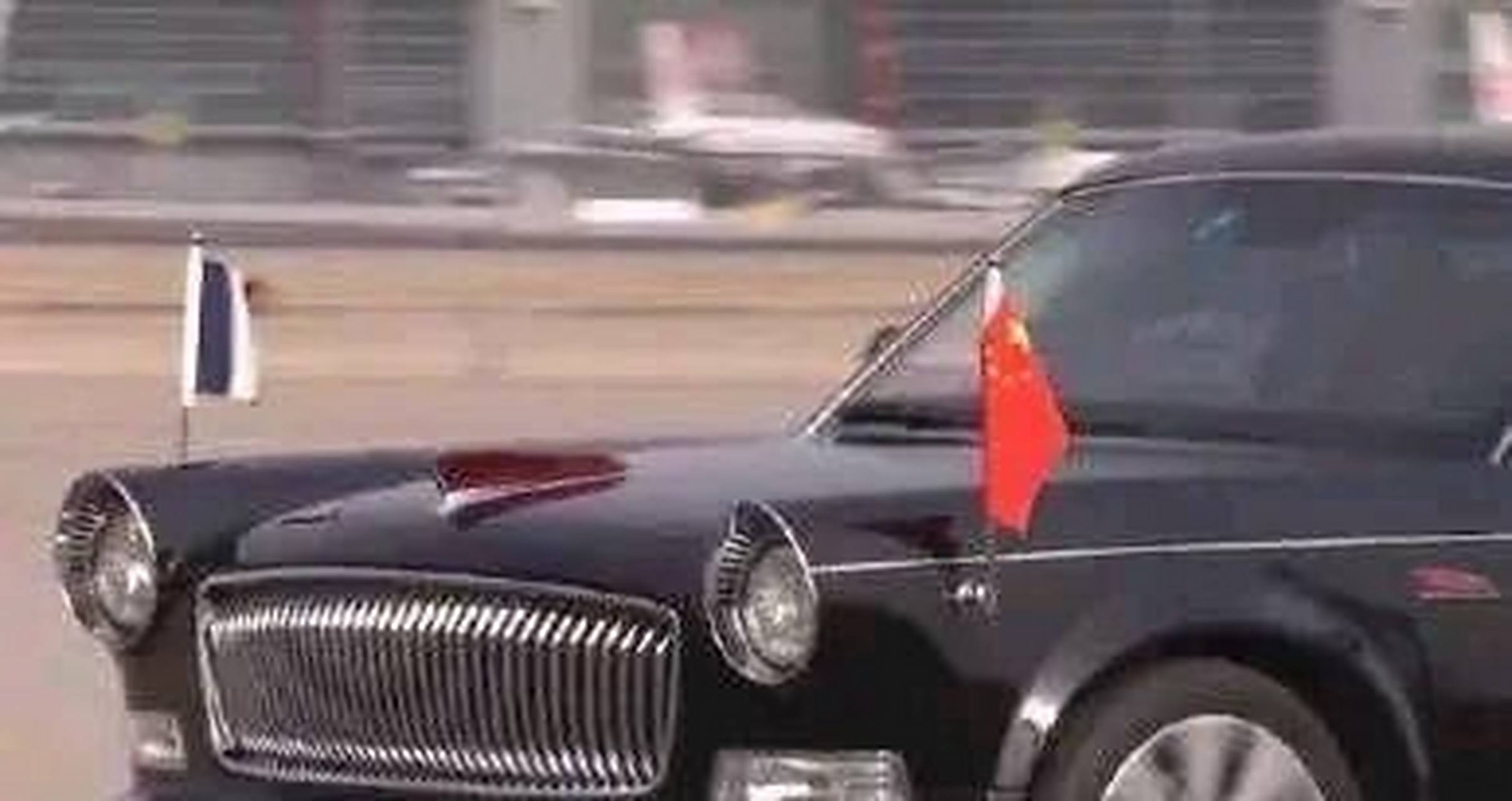 法国总统马克龙访华,全程乘坐了大红旗礼宾车,21辆国宾车队,红旗轿车