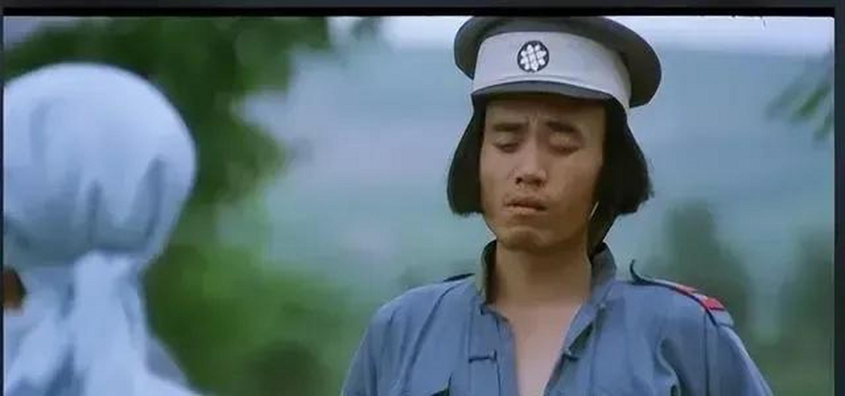 在上个世纪的80年代,陈宝国是一位年轻的演员,他有着俊美的外貌和吸引