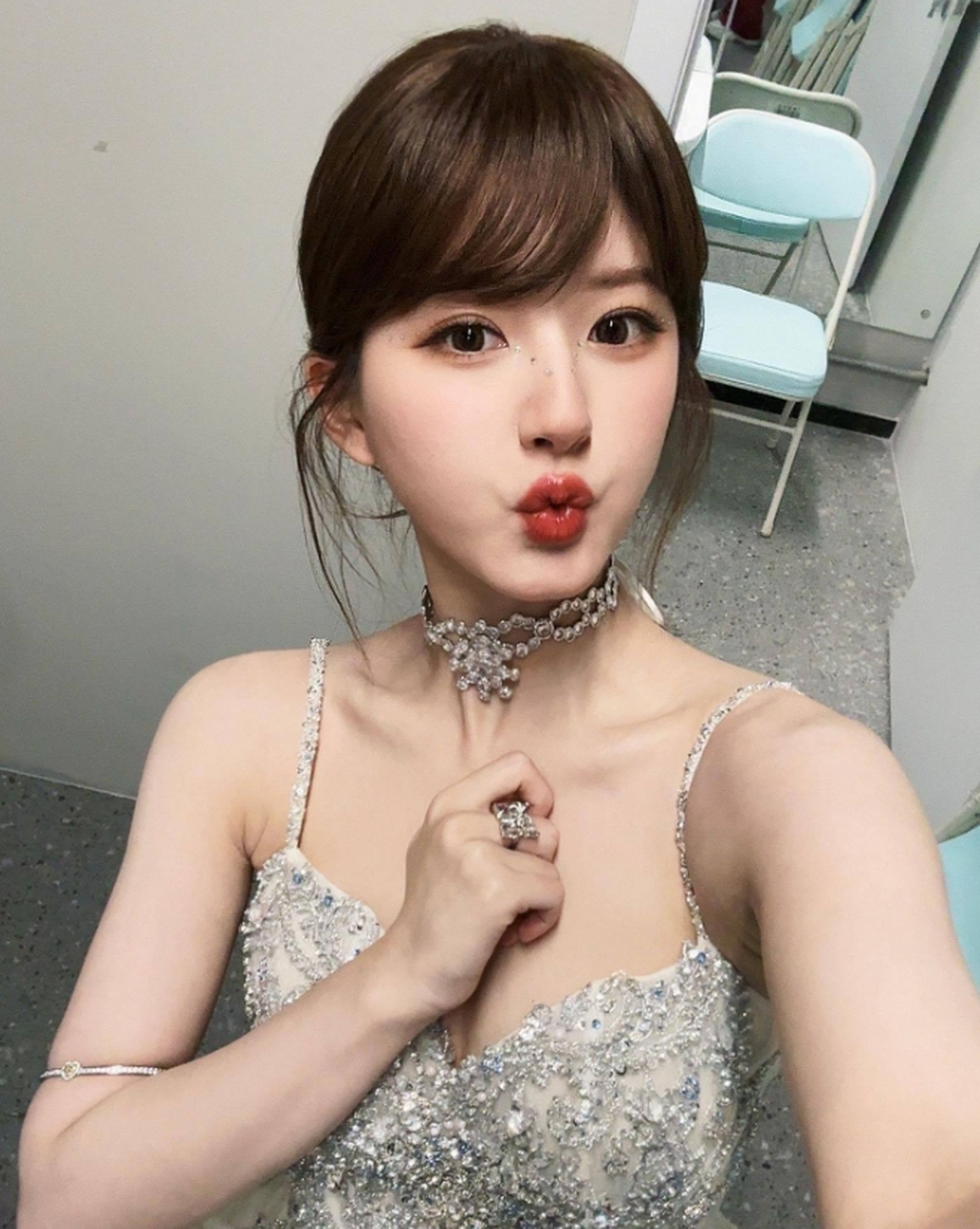 甜美可爱,俏皮灵动的#赵露思# 貌似桃花,水灵秀气,娇嗔欲滴,完美无瑕