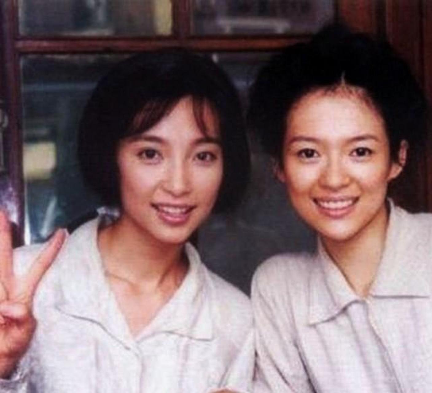 老照片:张国荣儒雅,章子怡青涩,谁注意到王子文身边的小姑娘?
