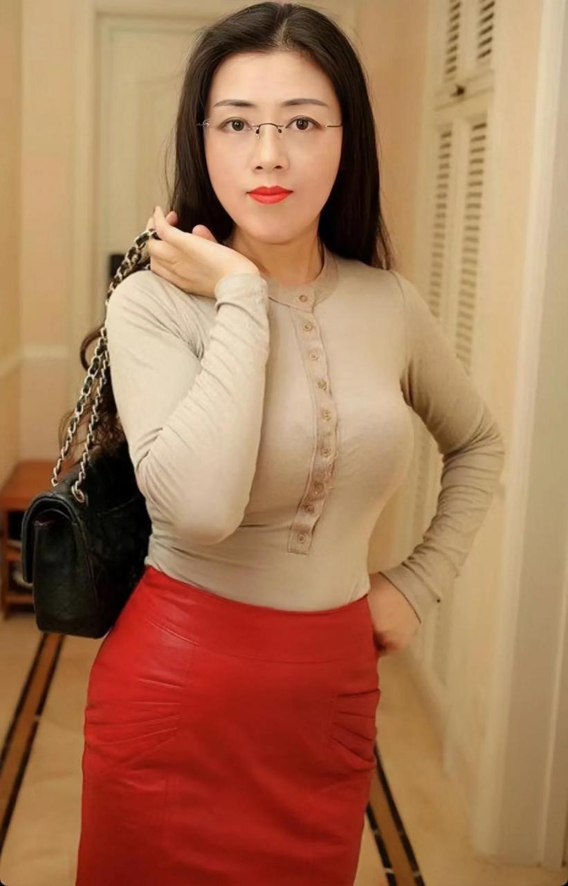 王丽莎 经典美熟王丽莎,又漂亮又有气质,很早期的网红,现在以及活跃在