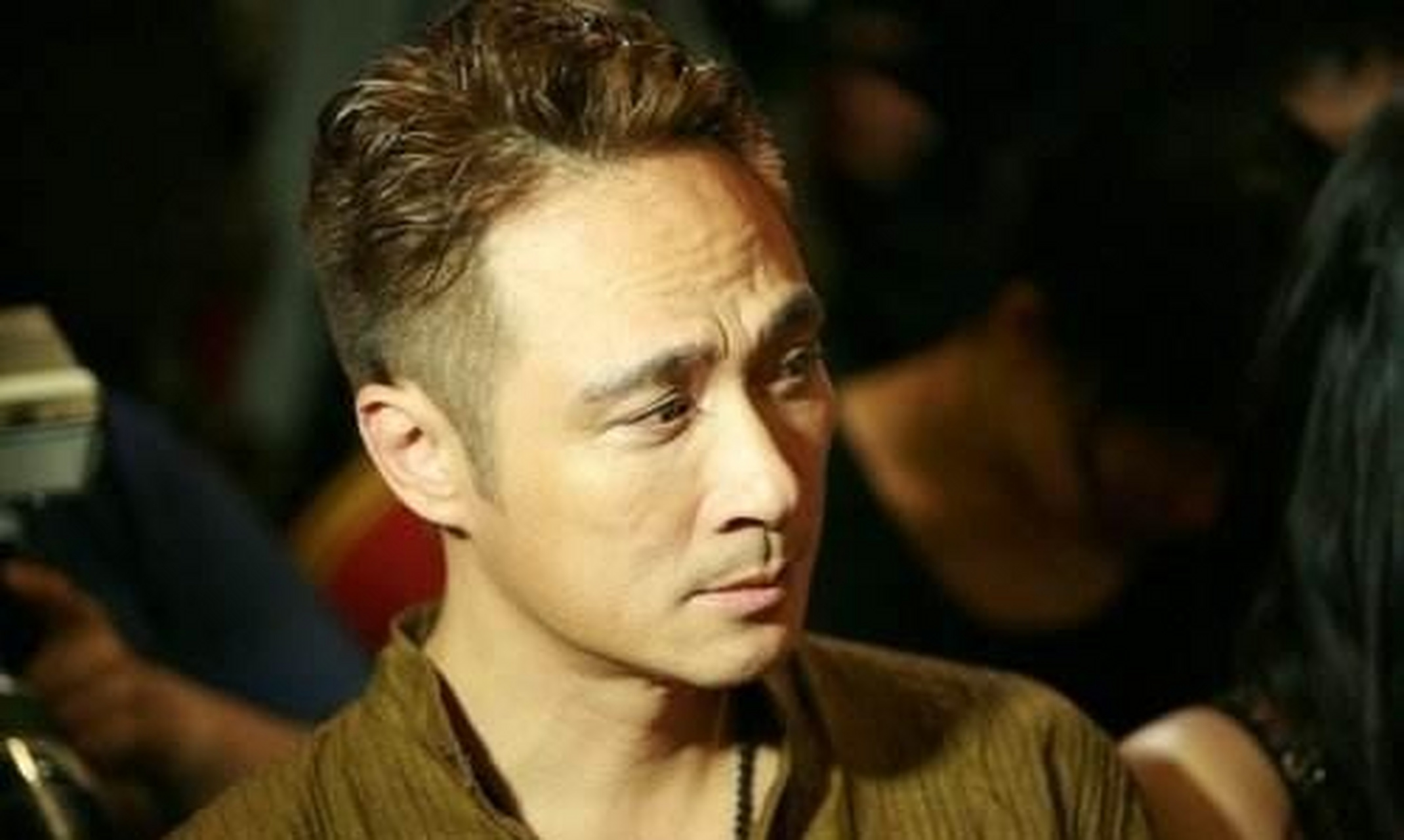 最近港星吴镇宇在内地隔离14天,不仅在微博上跟网友互动频繁,还寻思着