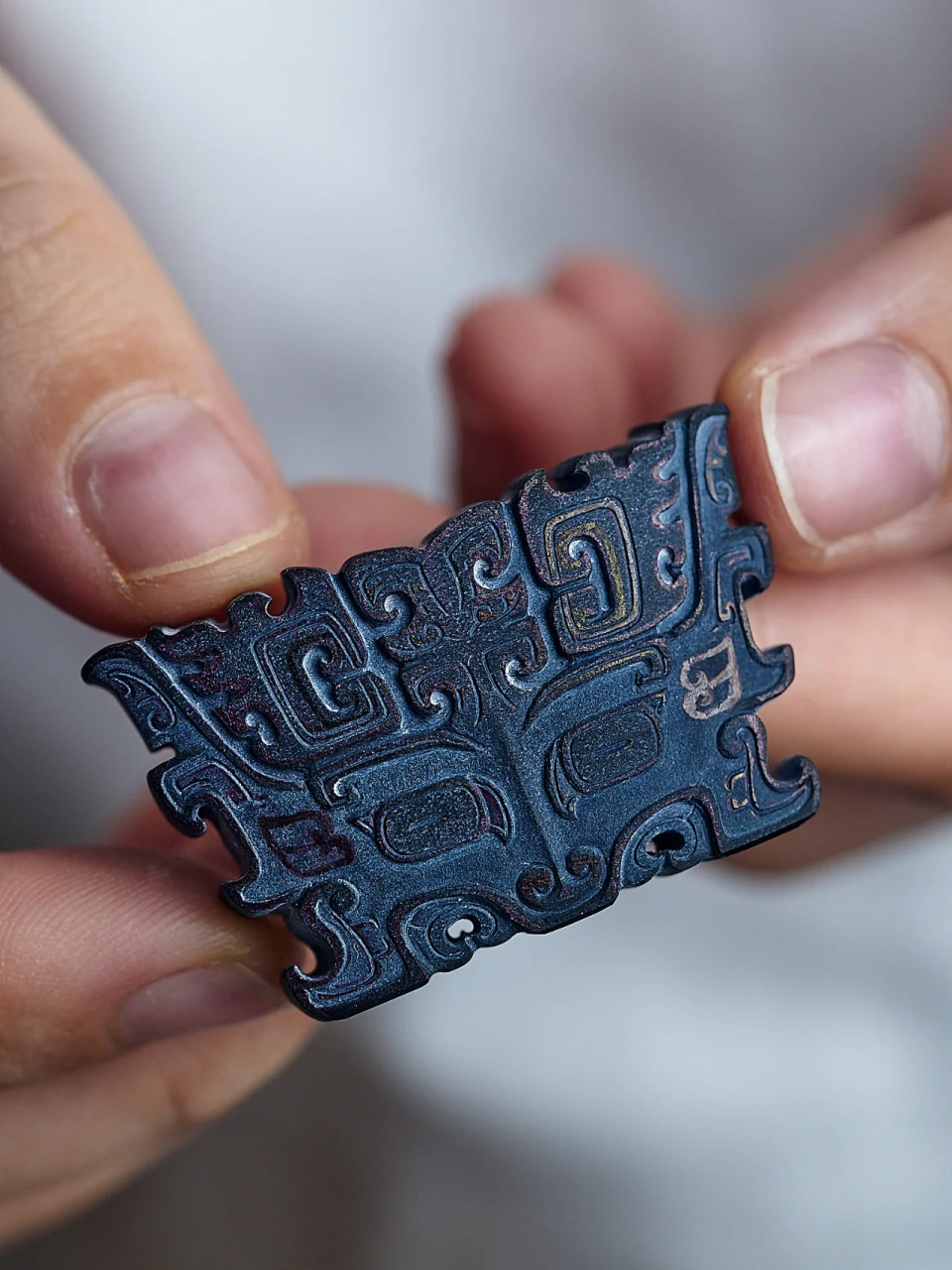 兽面手牌  饕餮纹腕牌  饕餮纹作为传统纹饰图案中最优秀的作品之一