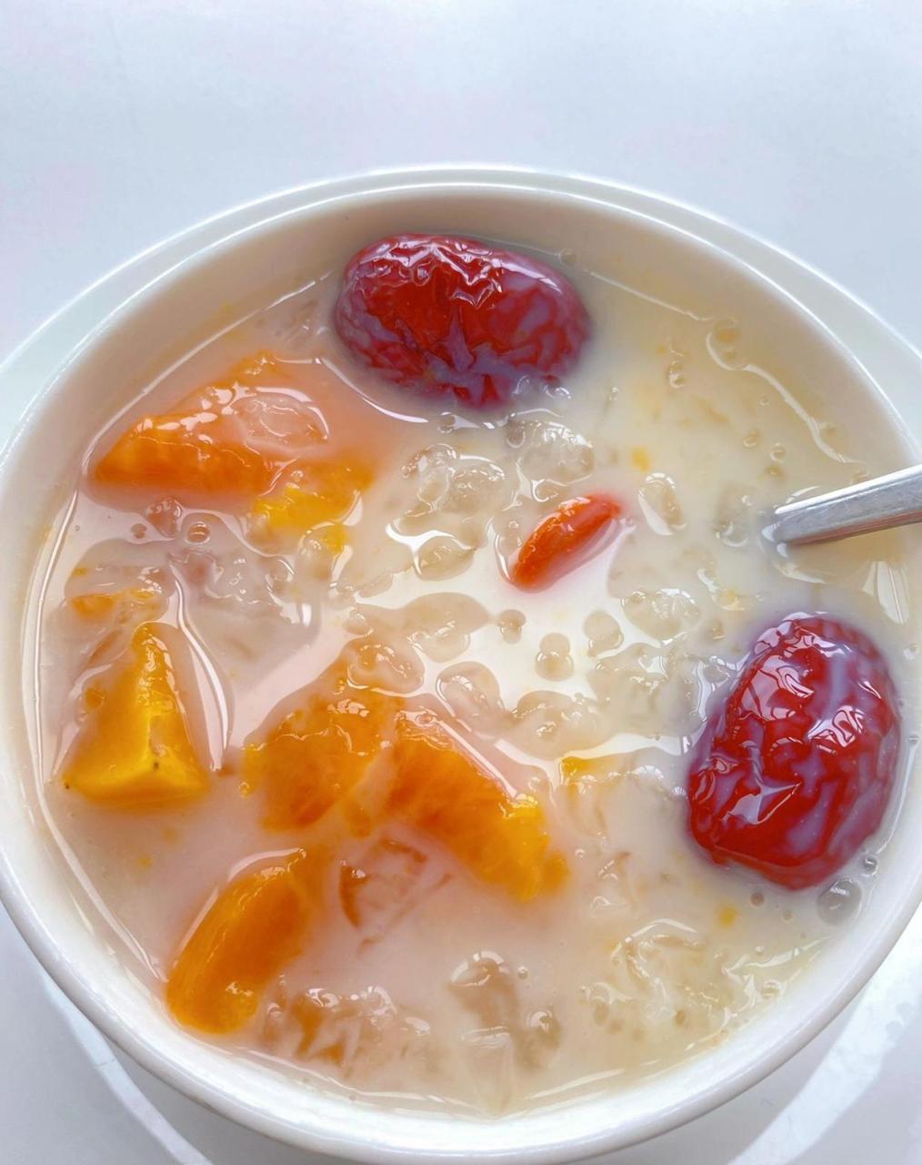 木瓜牛奶银耳羹 73食材:银耳77木瓜77牛奶77枸杞77冰糖77