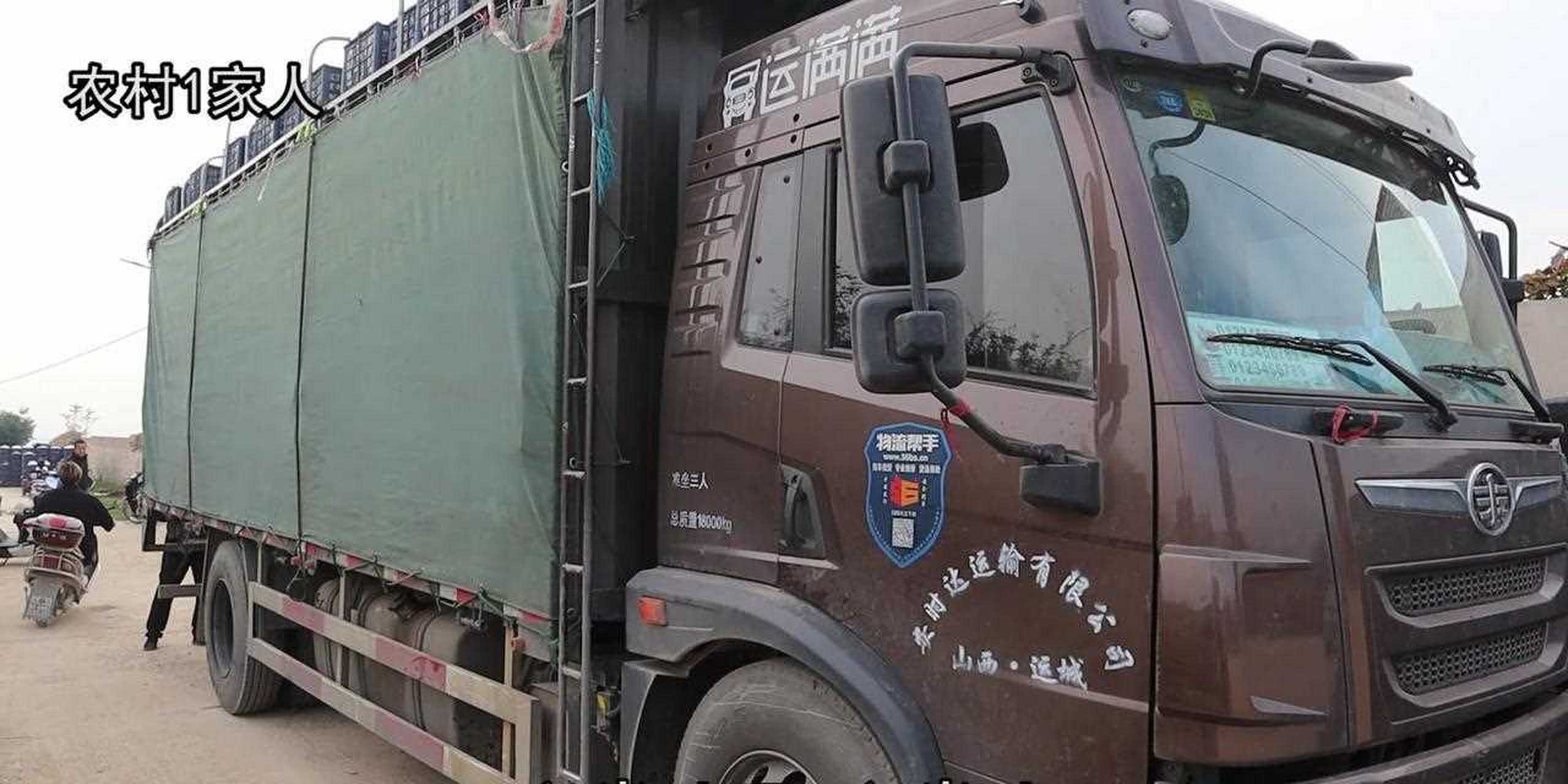 农村小伙18万买的68米大货车,专拉农产品到北京,猜猜一趟赚多少?