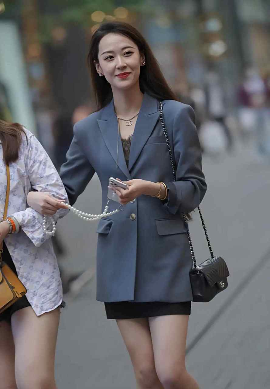 这个套装是职场女白领的首选.[点亮平安灯]