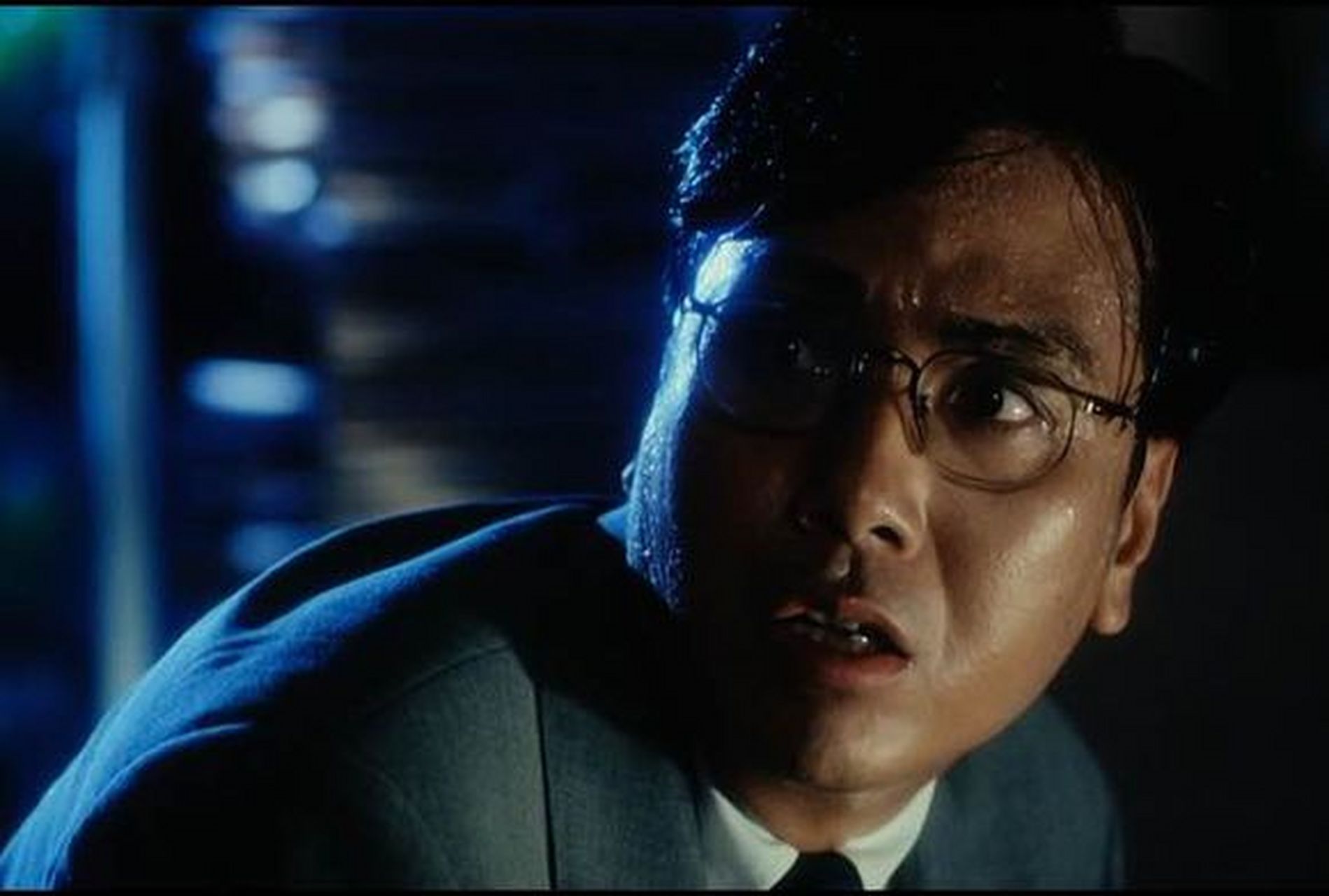 这部戏好像是伍卫国演的〈〈情定香江〉〉,是吗?