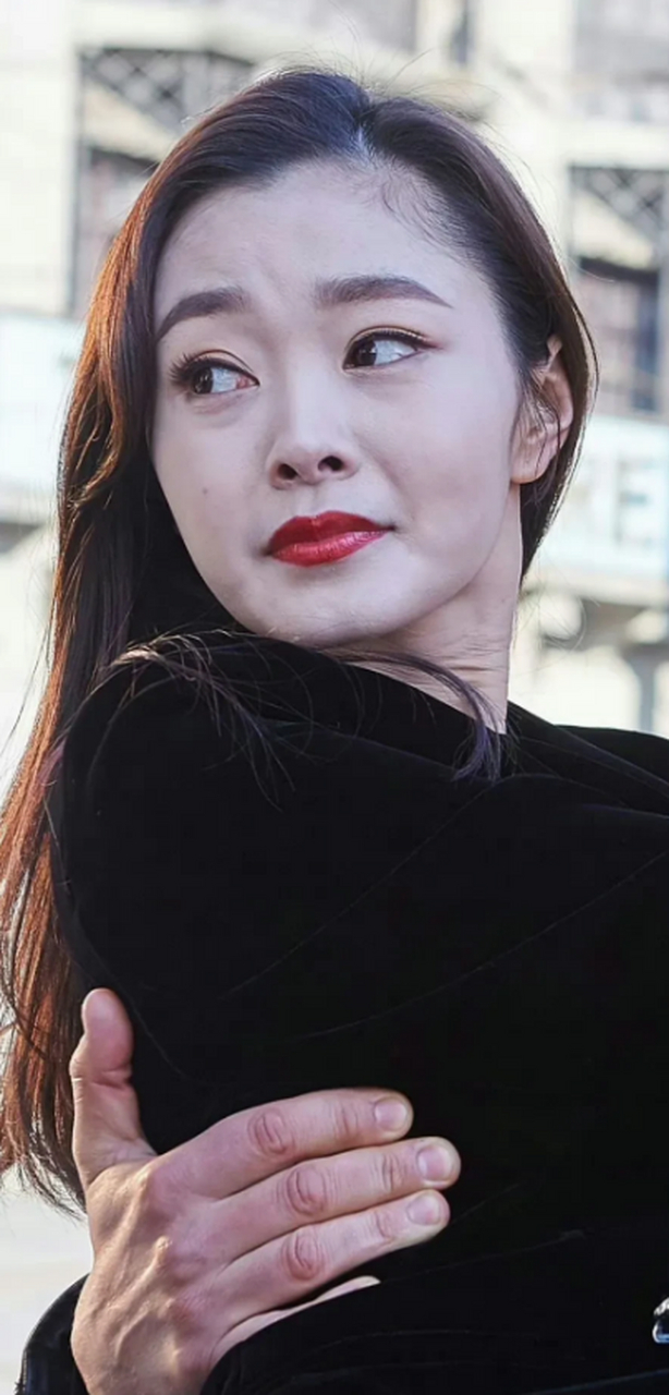 浮粉,颈纹全部看的一清二楚,明星失去了精修原来不必普通人强多少啊!