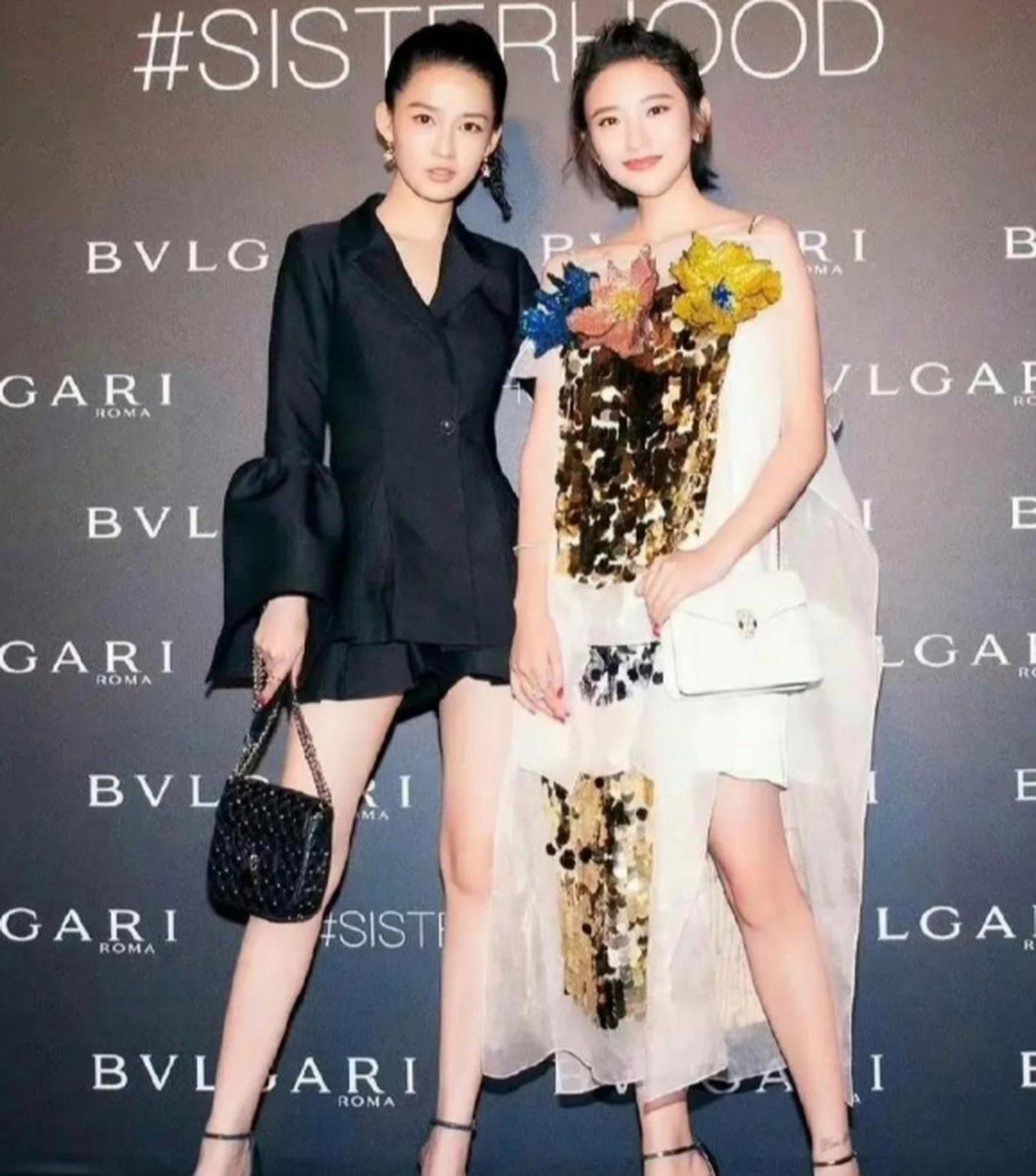 李沁与唐艺昕,两大美女同框,一个又美又飒,一个温柔甜美!