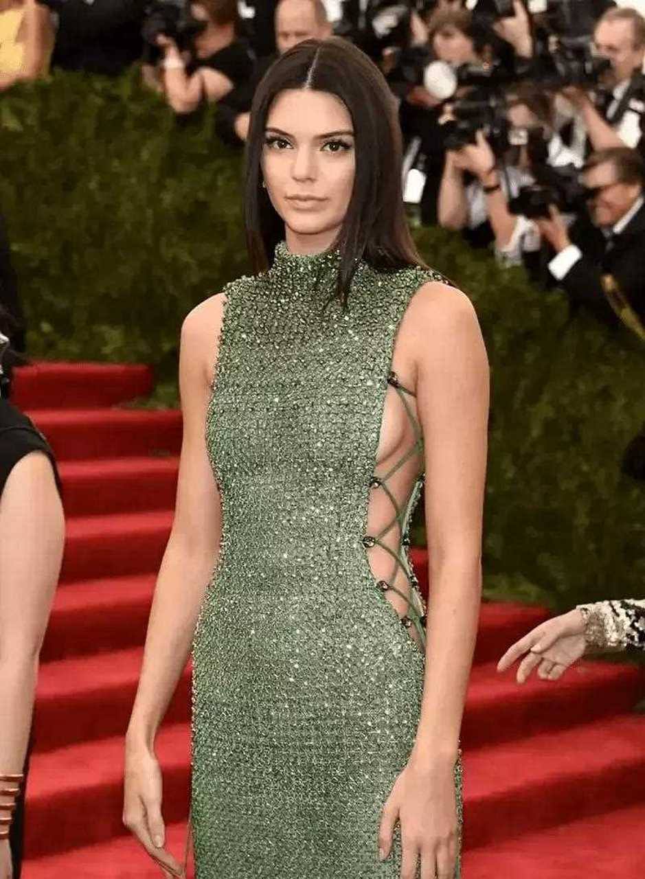 肯达尔·詹娜(kendall jenner),1995年11月3日出生于美国的洛杉矶