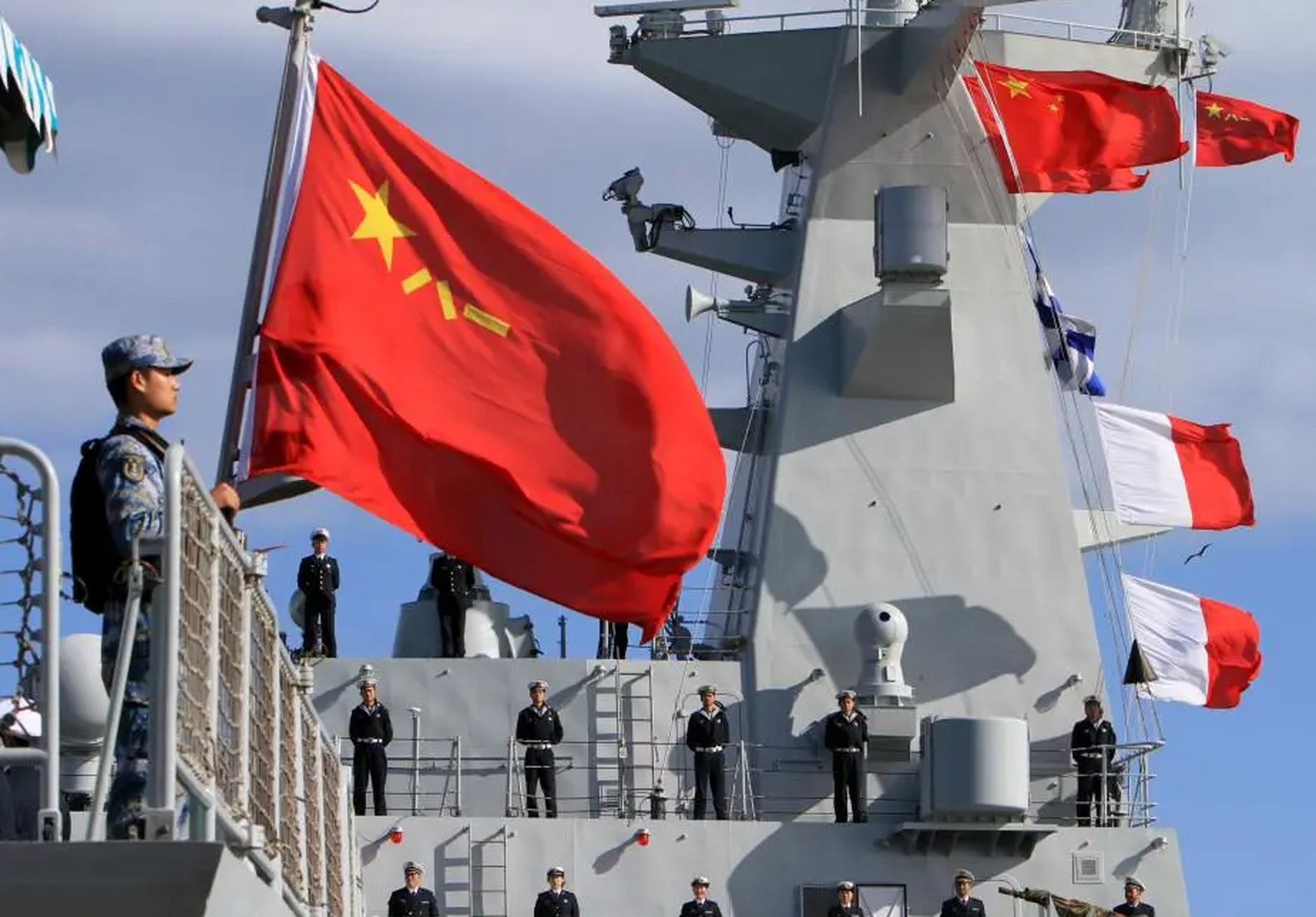 根据相应的航迹信息显示,美国海军航母编队正在从关岛前往黄海,准备