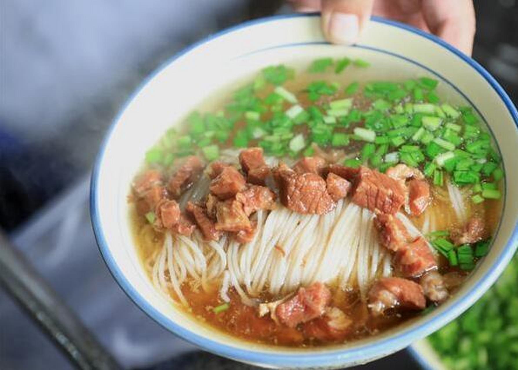 无极饸饹是石家庄的特色小吃,又称饸饹面.