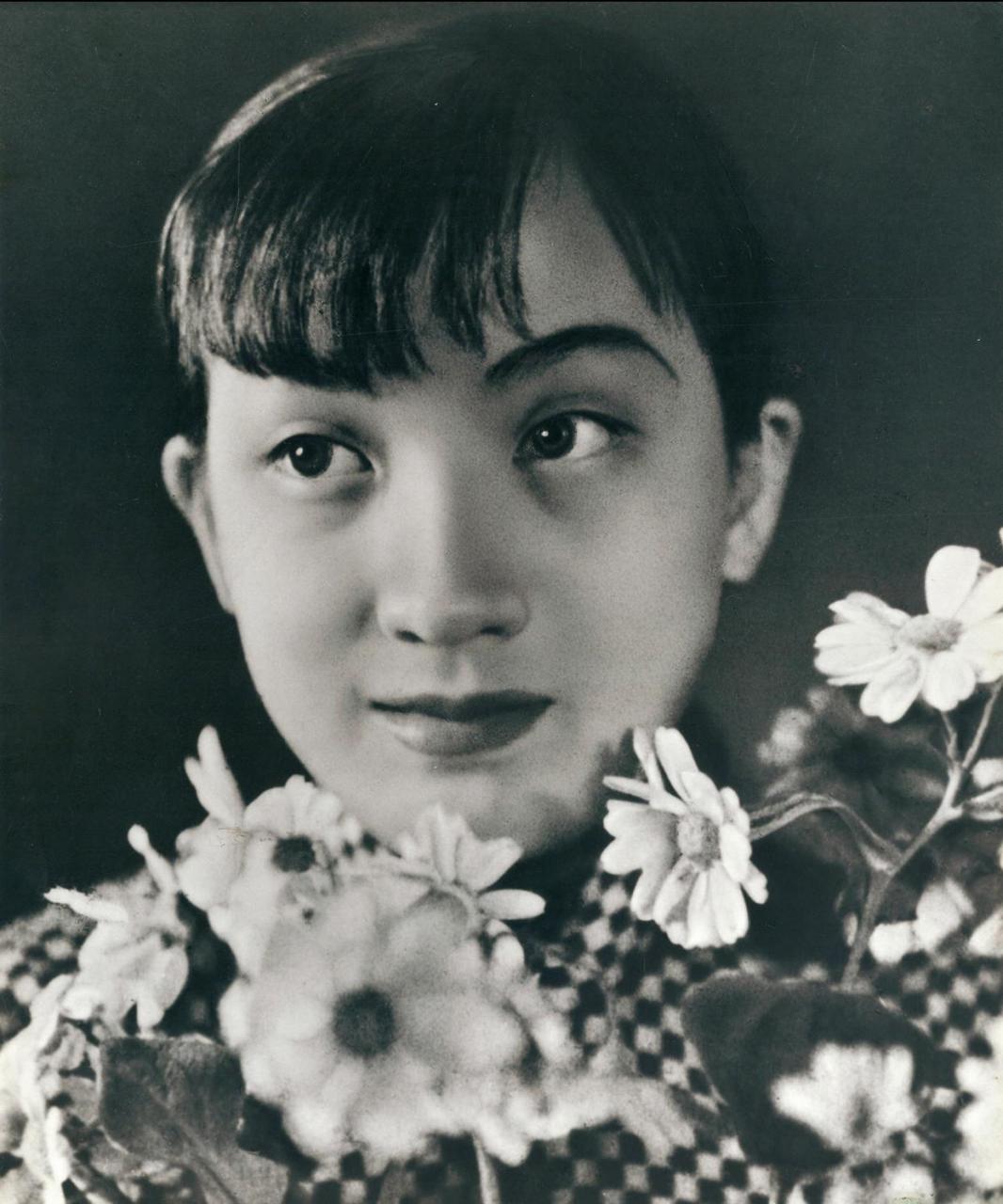 领动计划# 1937年周璇在电影《马路天使》宣传剧照