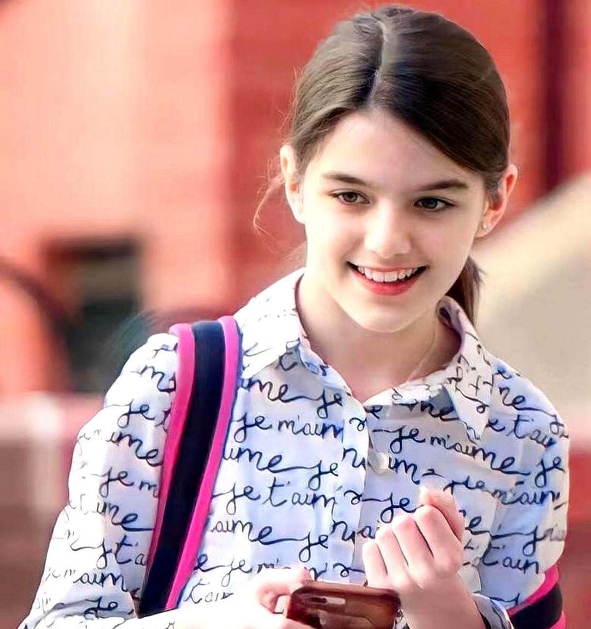 你认为谁是最美的好莱坞星二代,汤姆克鲁斯的女儿苏瑞还是布拉德皮特