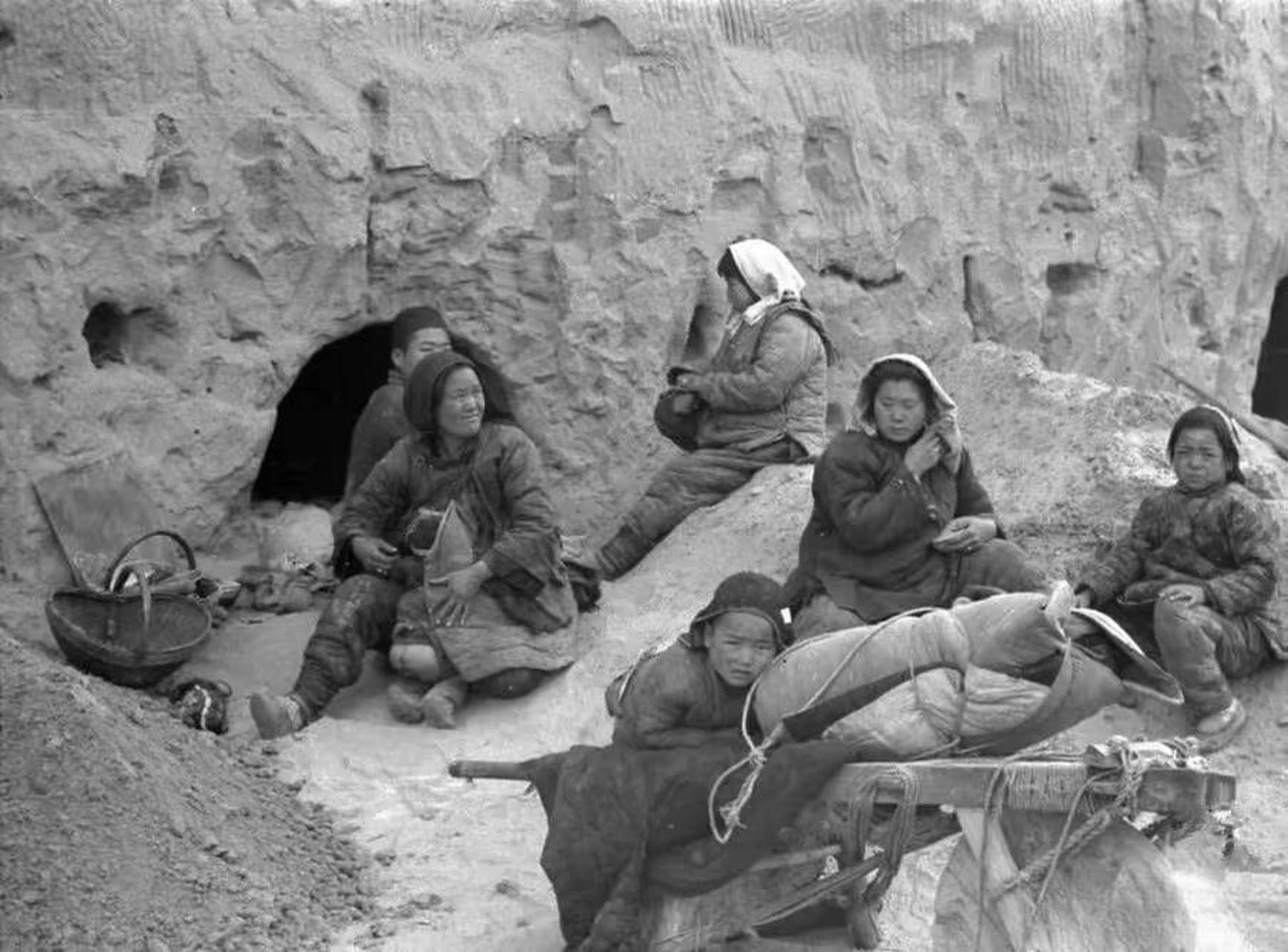 1943年,河南大饥荒期间的照片.