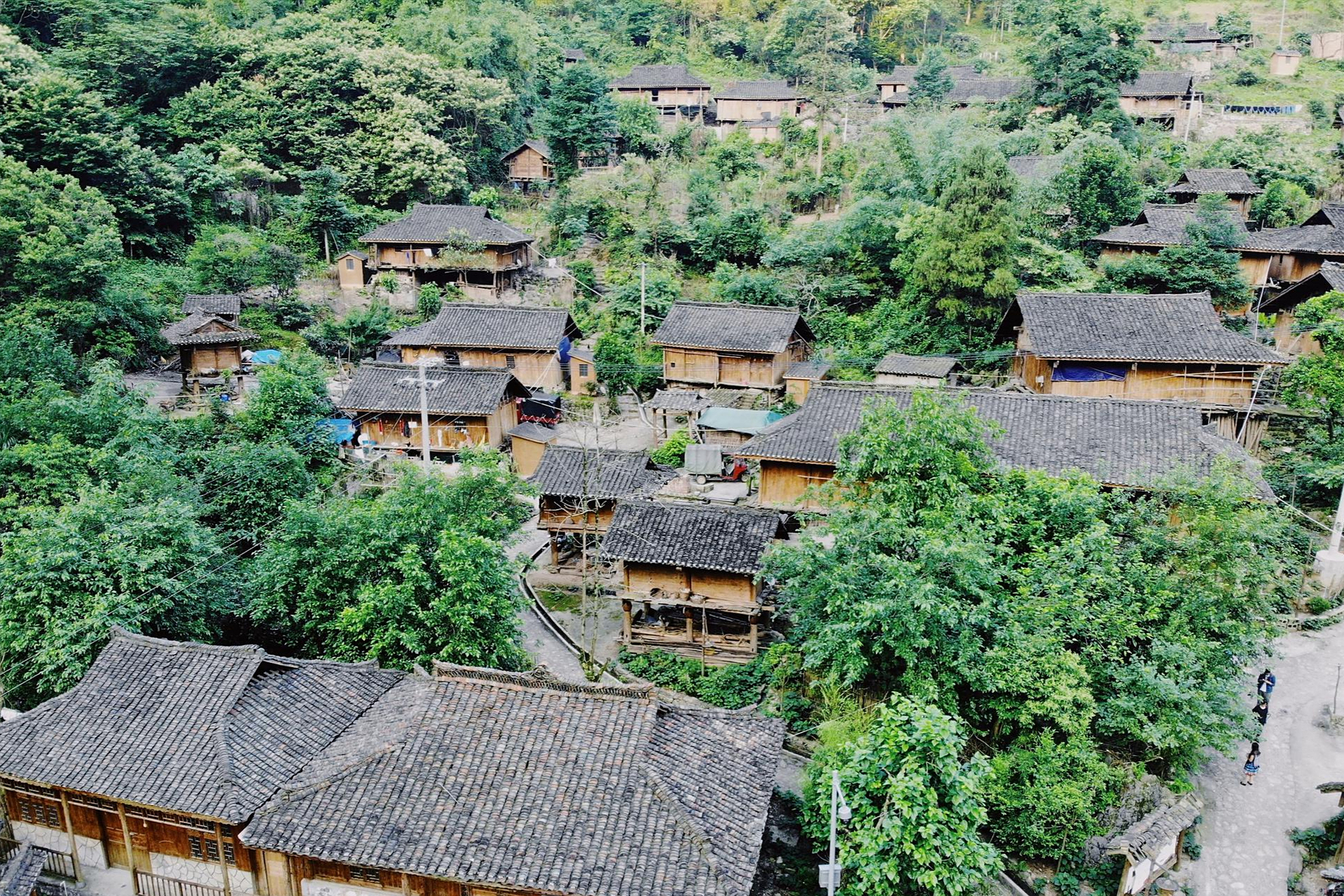 拉片村位于黔南州荔波县瑶山乡,是国家aaaa级民族文化旅游景区.