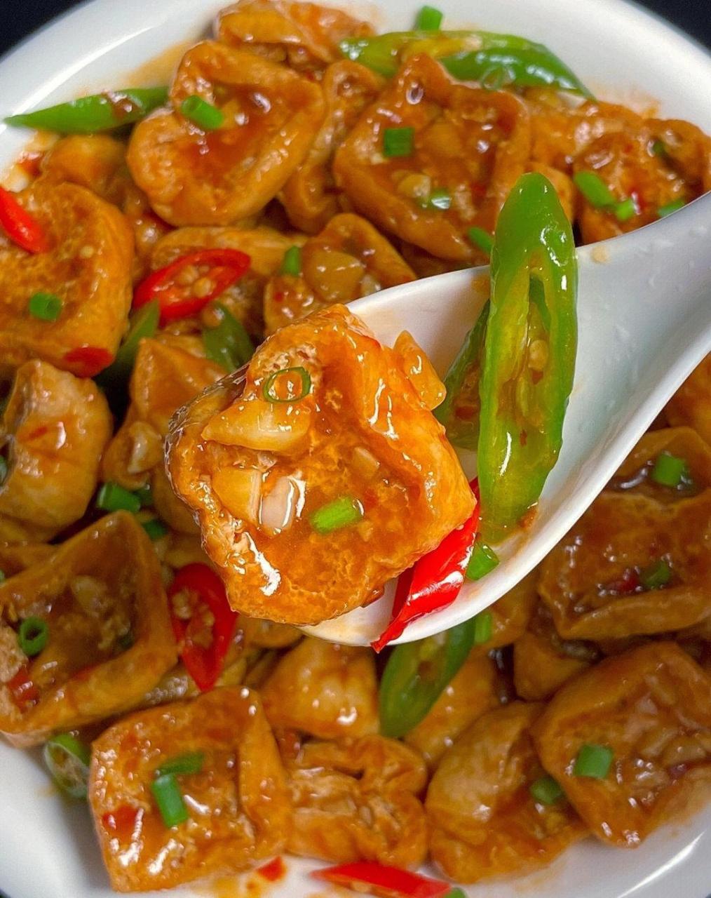 这样做的辣椒炒油豆腐,真的巨好吃? 酱香浓郁,就是有点费米饭?