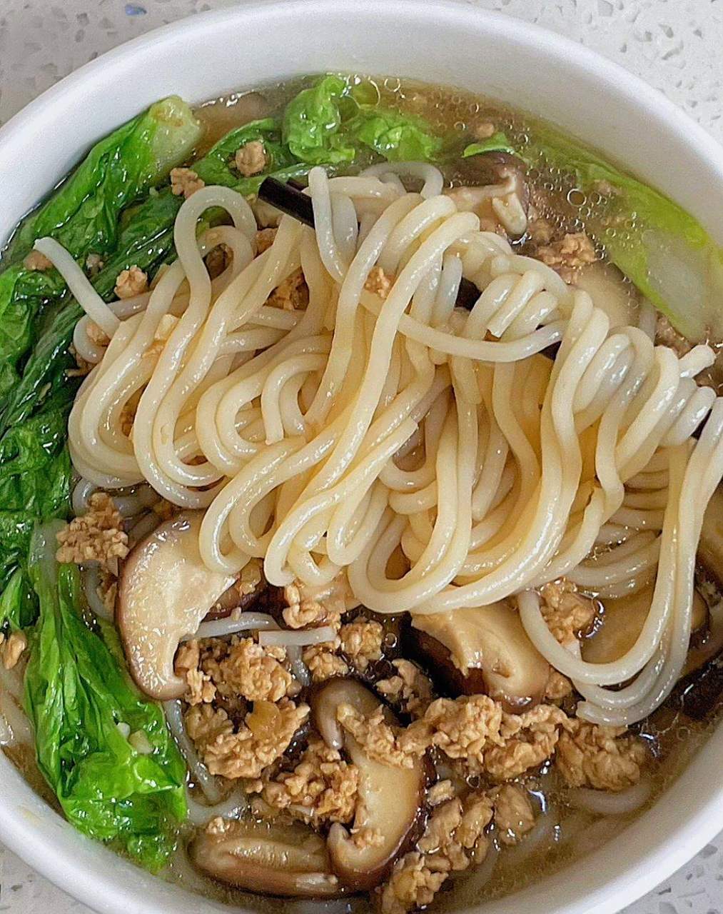 快试试这样做肉末香菇米粉～～|||[照相机]做法: 1[照相机]瘦肉洗净剁