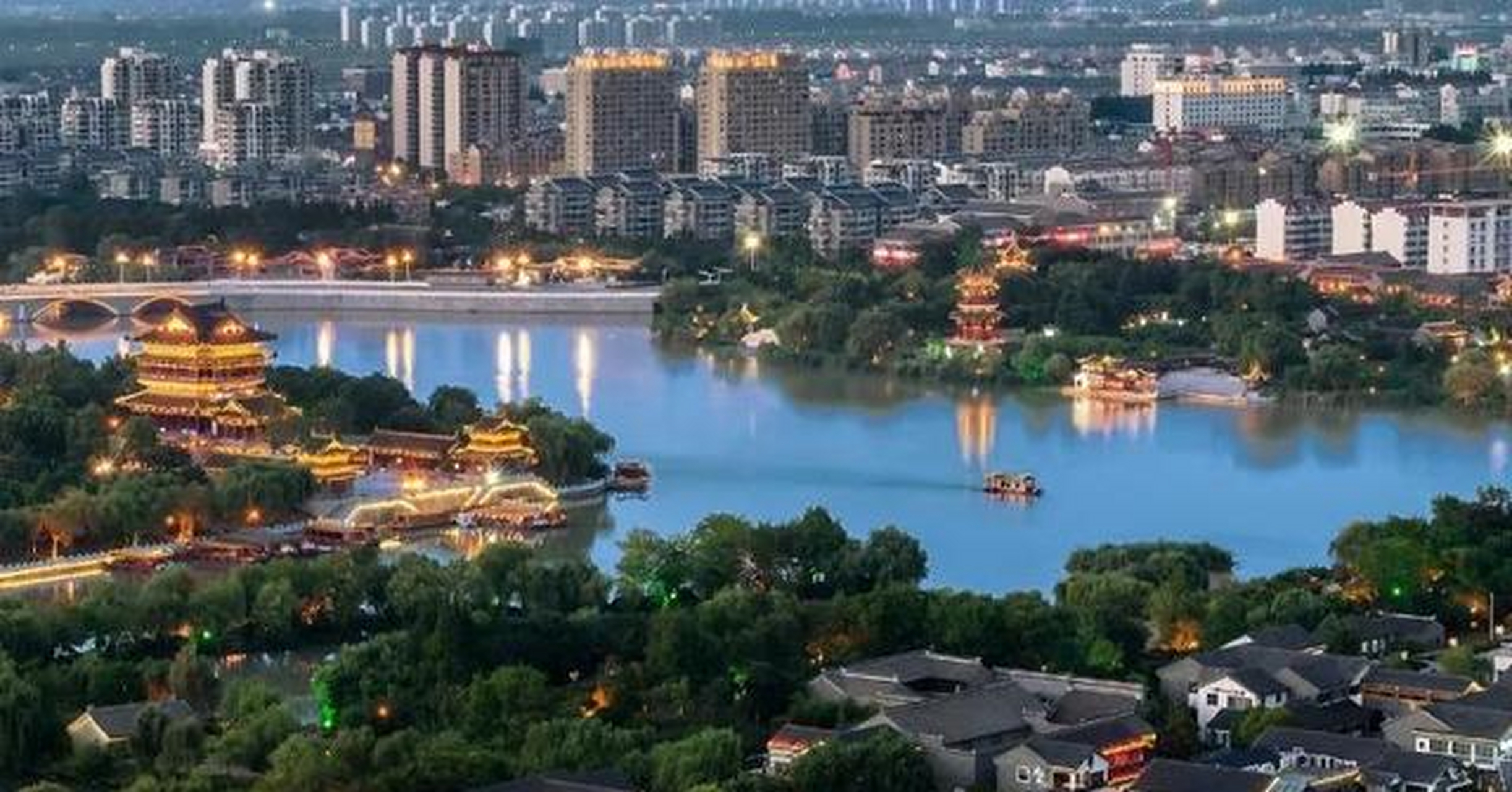 泰兴市作为城镇化建设示范县,经济成优越,甚至超过国内部分地级市.