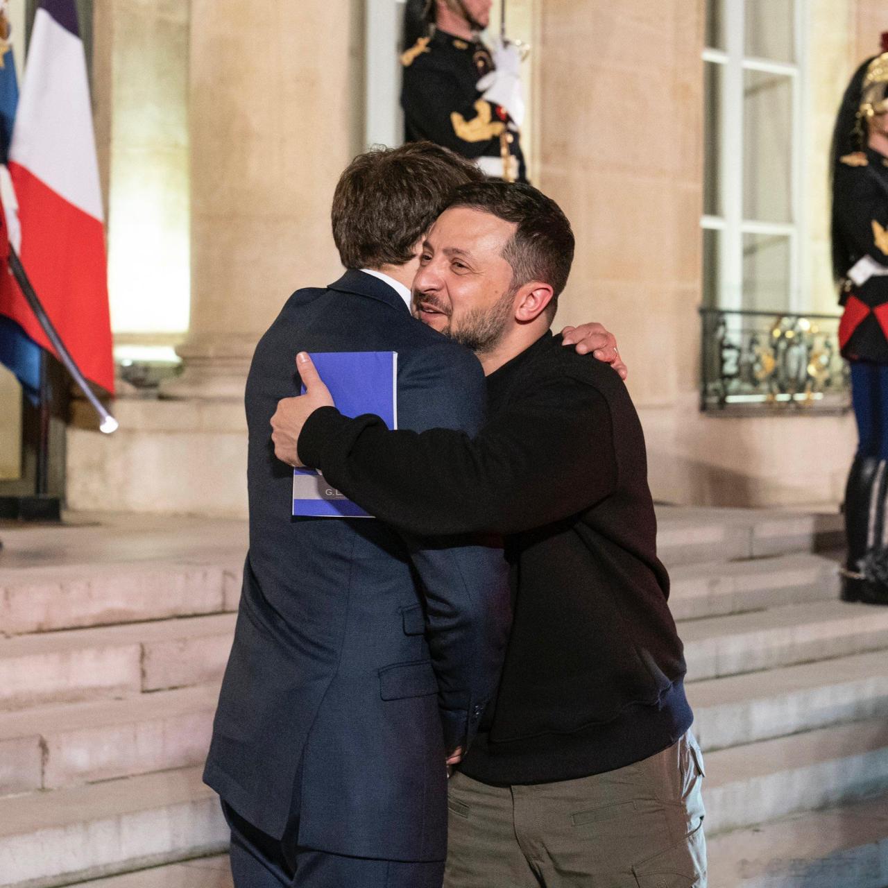 马克龙与泽连斯基会晤时说,俄罗斯正在成为中国的附庸国.